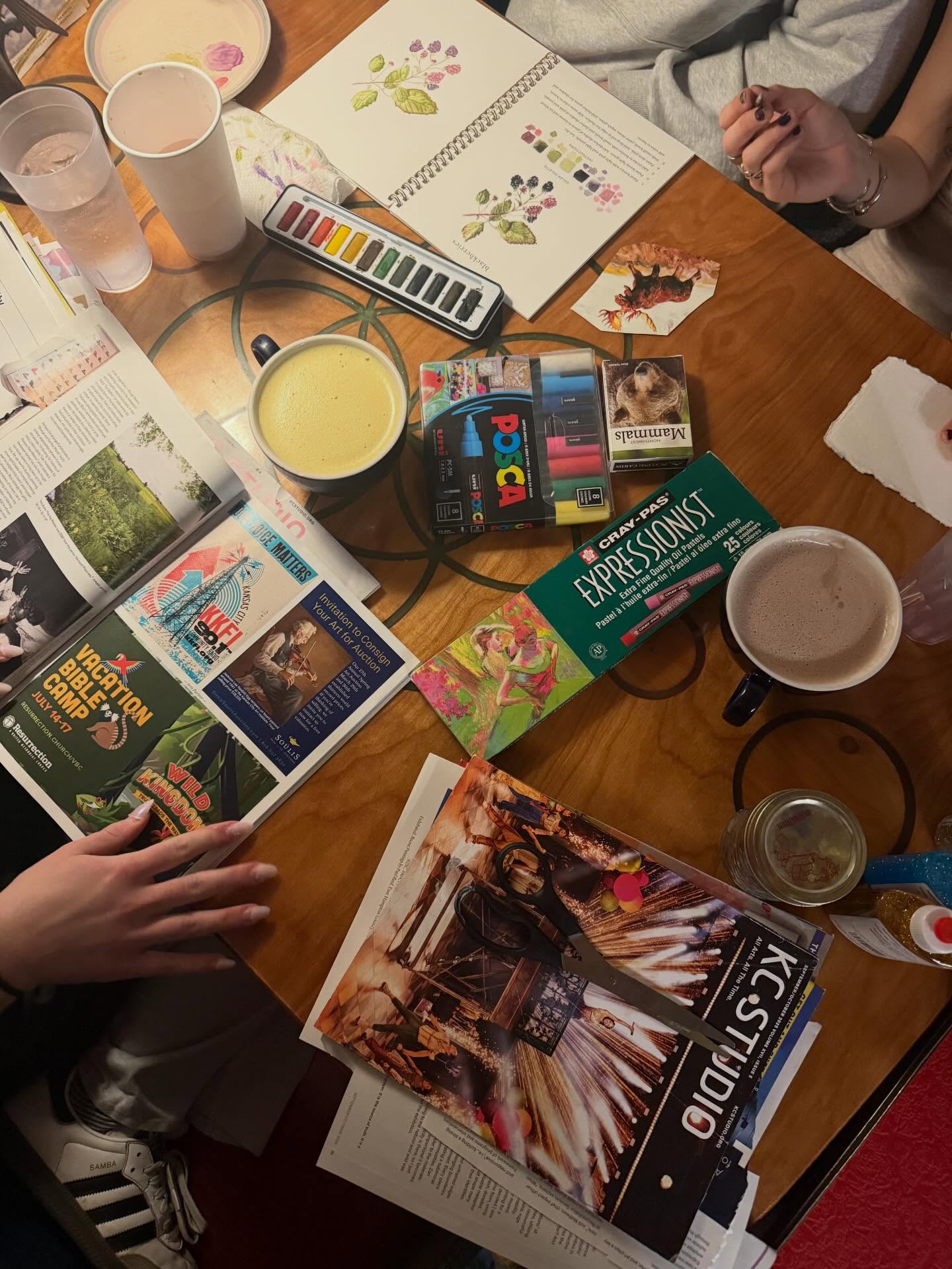 It’s all happening at the Alley Cat!
On this week’s episode we saw lots of arts, games, chess, book club meetings, and even a bouquet making session.
#coffee #local #fortcollins