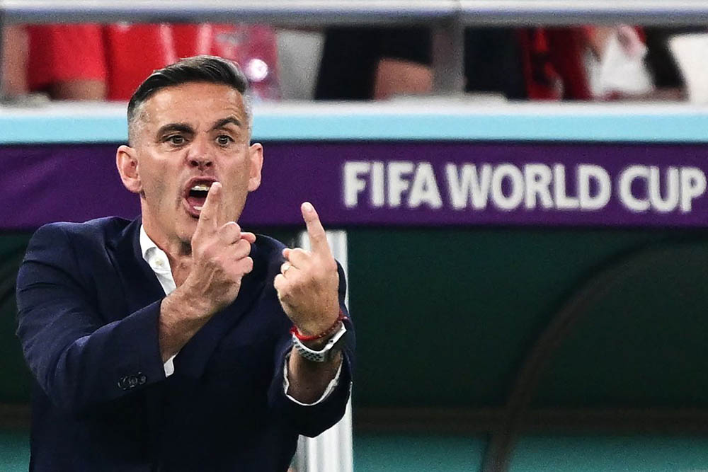Ini Alasan PSSI Pilih John Herdman Jadi Pelatih Timnas Indonesia
KUTARAJAPOST - PSSI resmi menunjuk John Herdman sebagai pelatih timnas Indonesia. Pengumuman dilakukan pada Sabtu 3 Januari 2026. Pelatih asal Inggris itu akan diperkenalkan kepada publik melalui jumpa pers di Hotel Mulia, Senayan, Jakarta Pusat, pada Senin 12 Januari 2026 besok pada pukul 09.00 WIB. Herdman mendapat kontrak 2+2 tahun untuk mengelola timnas senior sekaligus timnas U23. Anggota Exco PSSI, Arya Sinulingga, menjelaskan alasan utama di balik pilihan Herdman....
https://kutarajapost.com/olahraga/ini-alasan-pssi-pilih-john-herdman-jadi-pelatih-timnas-indonesia/?utm_source=instagram-business&utm_medium=jetpack_social Ini Alasan PSSI Pilih John Herdman Jadi Pelatih Timnas Indonesia
KUTARAJAPOST - PSSI resmi menunjuk John Herdman sebagai pelatih timnas Indonesia. Pengumuman dilakukan pada Sabtu 3 Januari 2026. Pelatih asal Inggris itu akan diperkenalkan kepada publik melalui jumpa pers di Hotel Mulia, Senayan, Jakarta Pusat, pada Senin 12 Januari 2026 besok pada pukul 09.00 WIB. Herdman mendapat kontrak 2+2 tahun untuk mengelola timnas senior sekaligus timnas U23. Anggota Exco PSSI, Arya Sinulingga, menjelaskan alasan utama di balik pilihan Herdman....
https://kutarajapost.com/olahraga/ini-alasan-pssi-pilih-john-herdman-jadi-pelatih-timnas-indonesia/?utm_source=instagram-business&utm_medium=jetpack_social