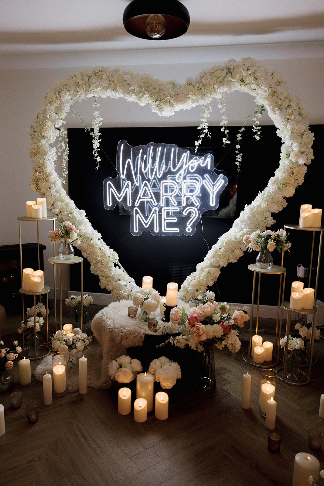 A winter evening made a little more special โจ๐ค
๐ก @wyndaleliving
๐ธ @hannahwarmishamweddings
#cotswolds #engaged #bridetobe #shesaidyes #proposal #proposalideas #theknot #shebenttheknee