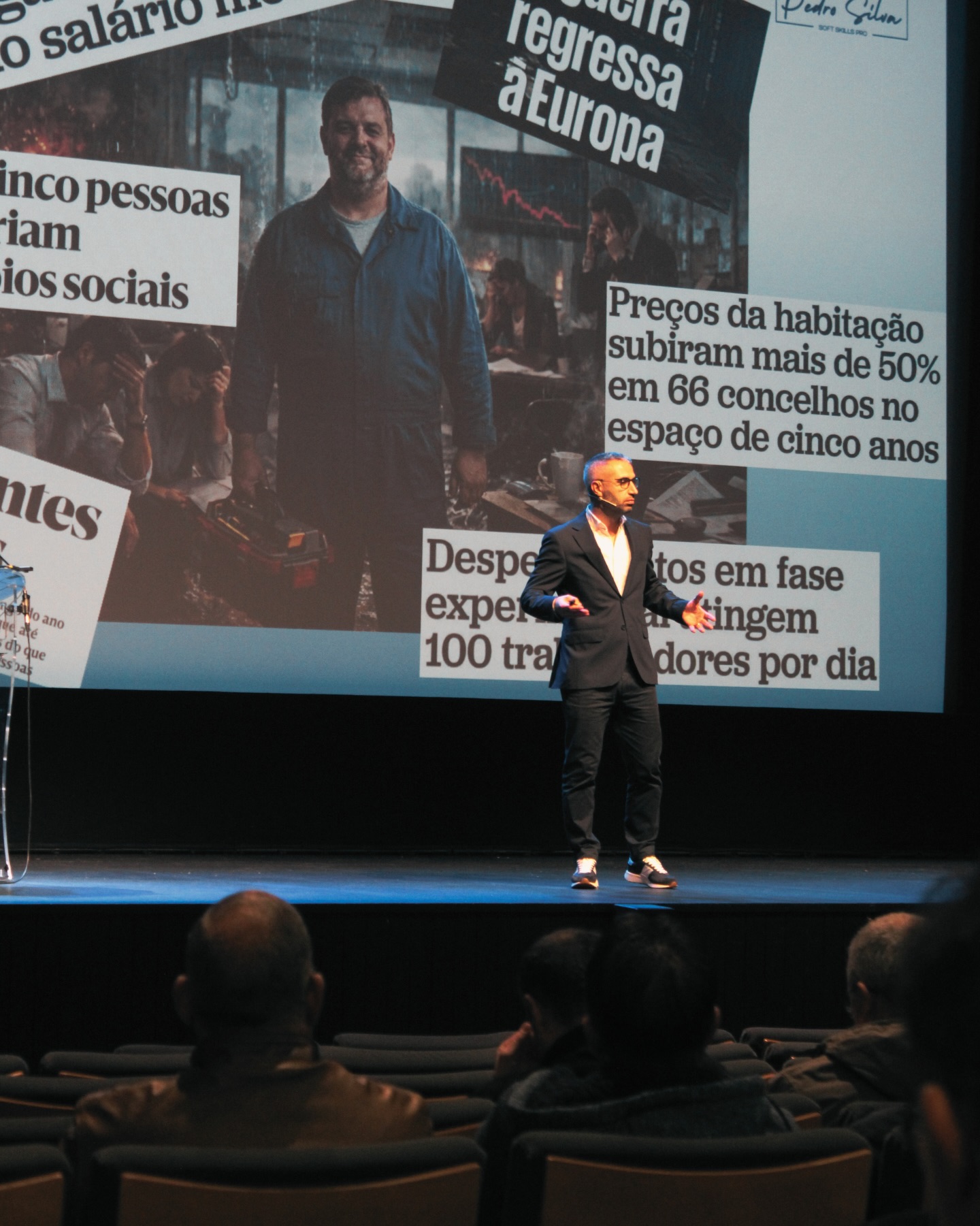 Começar o ano com ideias claras e mensagens fortes contribui muito para ser melhor e fazer mais.
Foi isso mesmo que fiz numa palestra para a @aguasdaregiaodeaveiro com o objetivo de reforçar a ATITUDE POSITIVA, a capacidade de ADAPTAÇÃO e o espírito de UNIÃO que caracterizam as grandes equipas.
Com vídeos, dinâmicas e storytelling, mensagens adaptadas à realidade da empresa e da região, dados científicos, dicas... e algumas gargalhadas, a missão foi cumprida e atingida com sucesso!
Gota a gota, um dia de cada vez. 💧
É assim que fazemos a diferença!