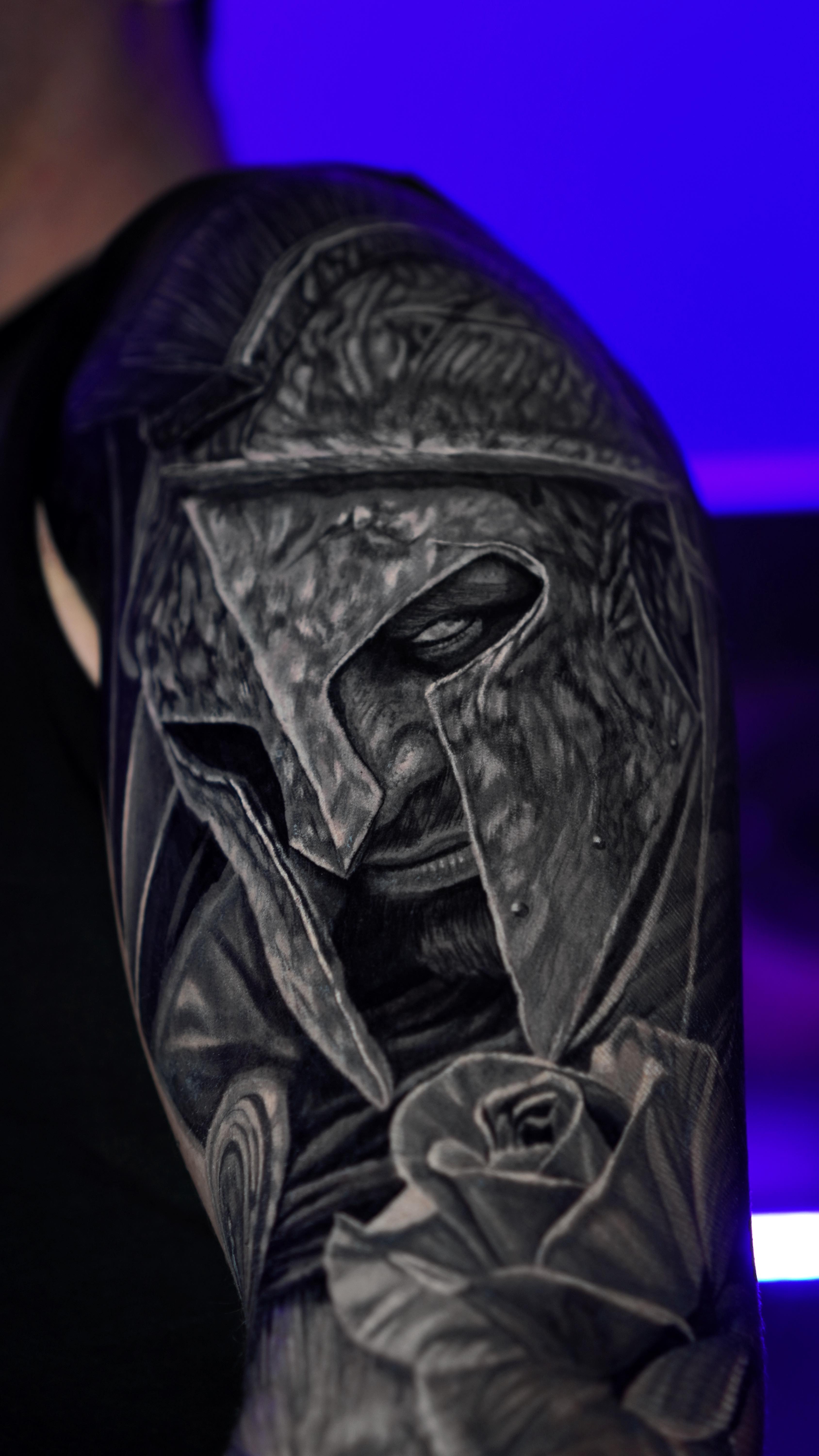 👁️Un projet complet sur l’extérieur du bras, pensé et construit autour d’une pièce forte, chargée de sens et profondément personnelle.
Un travail intense et très agréable à réaliser.
Des heures de concentration, de vrais échanges, une belle énergie tout au long du processus…
et un résultat final qui reflète parfaitement ce que nous voulions créer ensemble.
Merci Machael pour ta confiance et ton engagement du début à la fin. 🫡
📱 Pour réserver ton projet, tu peux me contacter en message privé
ou directement planifier une visio via mon site web (lien en bio).
⸻
#tatouage #tatoueur #tatoueurfrance #tatouagetoulouse #tattooart