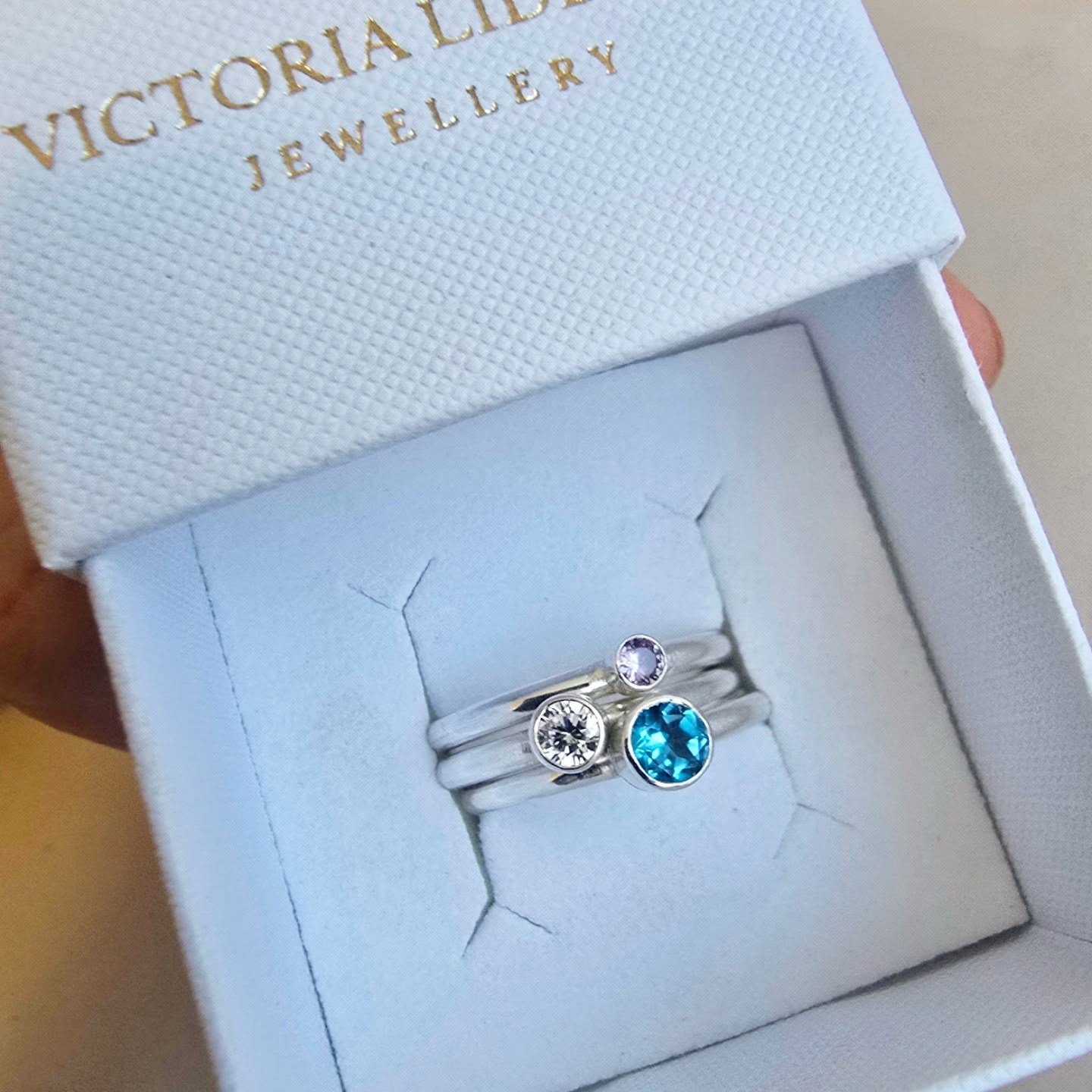 I will be back in the studio tomorrow from 10:30 a.m. I've enjoyed a little break after the Christmas rush, but I'm ready to get back to my bench.
I will be sharing a few pics of commissions from Christmas (I didn't take many as I just didn't have the time), starting with this lovely family birthstone set of rings. 💍 ✨️