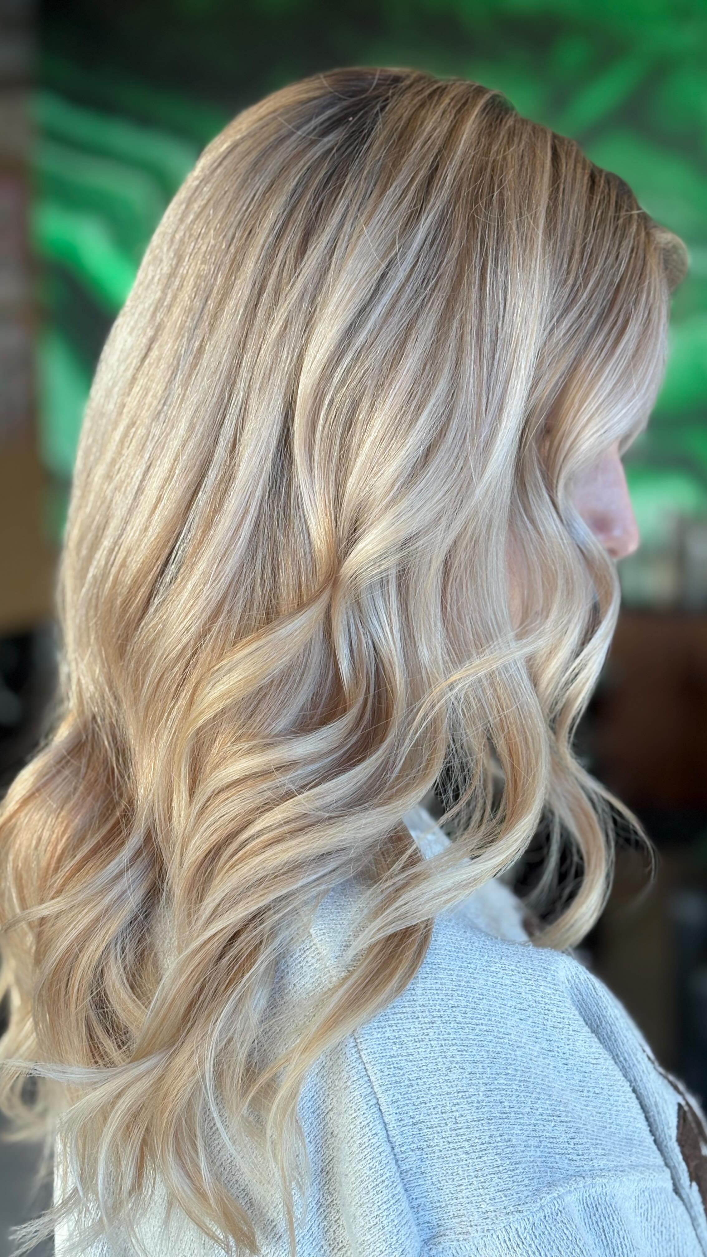New Year Same Glow Up ✨✨✨
@scott.sjb_
#iowa #ames #amesiowa #iowahairstylist #ameshairsalon