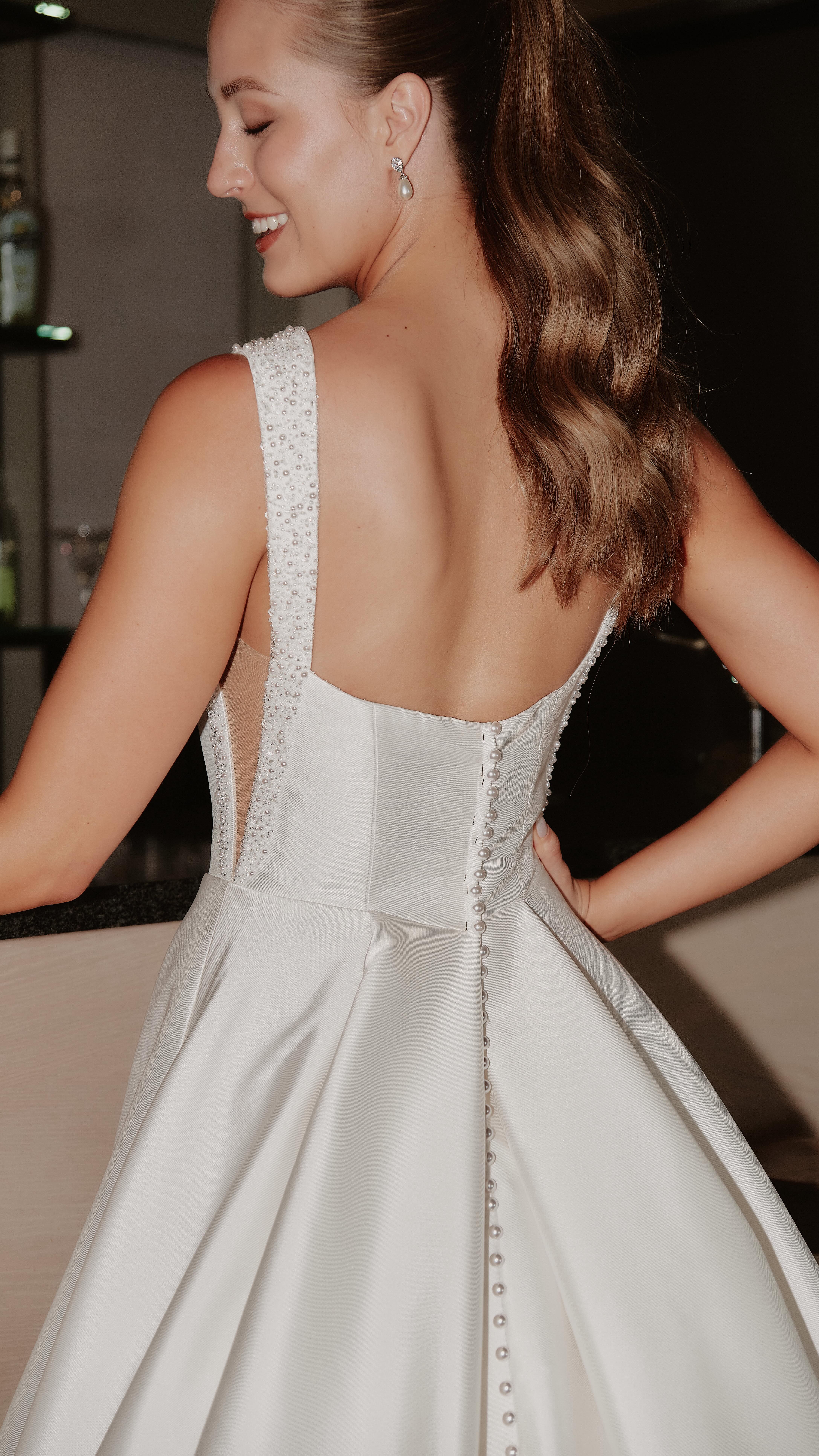 We have something exciting up our sleeve…💍🤍 Have a guess in the comments👰🏻♀️ #weddingdress #engaged #bridetobe #johannesburg #olivellibride