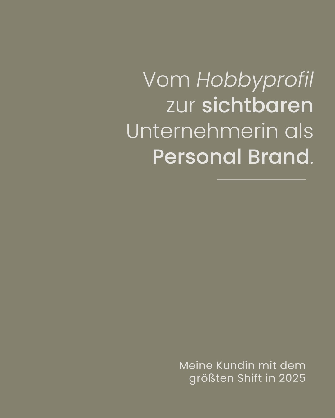 ✨ Meine Kundin mit dem größten Shift in 2025. Vom Hobbyprofil auf Instagram zur sichtbaren Unternehmerin als Personal Brand ✨
Es gibt einen Punkt in meiner Arbeit, der fühlt sich jedes Mal ein bisschen wie Magie an. Wenn Menschen beginnen zu sehen, was in ihrer eigenen Arbeit längst steckt. Dass ihre Expertise nie gefehlt hat sondern nur der Raum, sie wirklich zu zeigen.
Und jedes Mal, wenn jemand aus dieser Unsichtbarkeit heraustritt, passiert etwas, das mich tief berührt:
✨Ein Aufleben.
✨Ein klares Bewusstwerden der eigenen Stärken.
✨Und eine neue, ehrlichere Wahrnehmung der eigenen Arbeit.
Christin von @heidjer_bloomen ist den Weg in die Sichtbarkeit mit mir gegangen. Und der Wandel, den sie dabei vollzogen hat, macht mich unglaublich stolz 🥰
Aus einem liebevoll geführten, aber eher unscheinbaren Instagram-Profil wurde ein klares, starkes Markenauftreten 🙌🏻
✨ Eine Personal Brand mit einer unverwechselbaren Bildsprache.
✨ Eine Bildwelt, die zeigt, was längst da war.
✨ Ein Außenauftritt, der ihre Expertise sichtbar macht.
Eine Bildsprache, die neue Kund:innen anlockt und gleichzeitig ihre Bestandskund:innen mitnimmt,
informiert und inspiriert. Mitten aus ihrem wundervollen Alltag mit den Blumen.
🤍 Christin, ich bin unfassbar stolz auf dich.
Darauf, dass du den Schritt aus der „bequemen Unsichtbarkeit“ gegangen bist. Hin zu einem starken, ehrlichen Personal Brand Gesicht. Danke für dein Vertrauen. 🤍
📷
Ich bin Vicky, Interior & Brand Fotografin.
Manchmal braucht es nur die richtige Bildsprache, damit du dich und deine Arbeit so zeigst, dass du dich selbst darin wiederfindest.
Vielleicht darf ich genau diese Magie auch mit dir umsetzen. Vielleicht ist das auch dein Moment.
