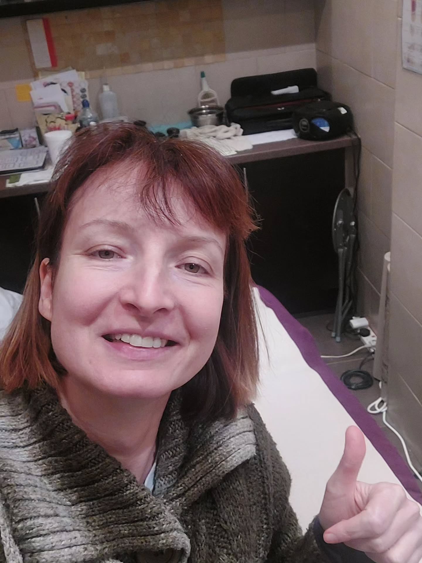 SE14 Chapter 1
🤍
Deep conversations, tired bodies finally resting, and moments that reminded me why I love this work.
Extra care, meaningful hugs, and even a few firsts — like a regular client trying the Stress Relief Face Therapy (with that dreamy head massage) and absolutely loving it.
There were also gentle but firm boundary moments (January always brings those), fresh flowers bringing colour to grey days, and that quiet sense of this feels right.
Now I’m curious — what was your highlight of the first week of January?
A smile from a stranger?
Someone offering you a seat?
Or simply getting through it?