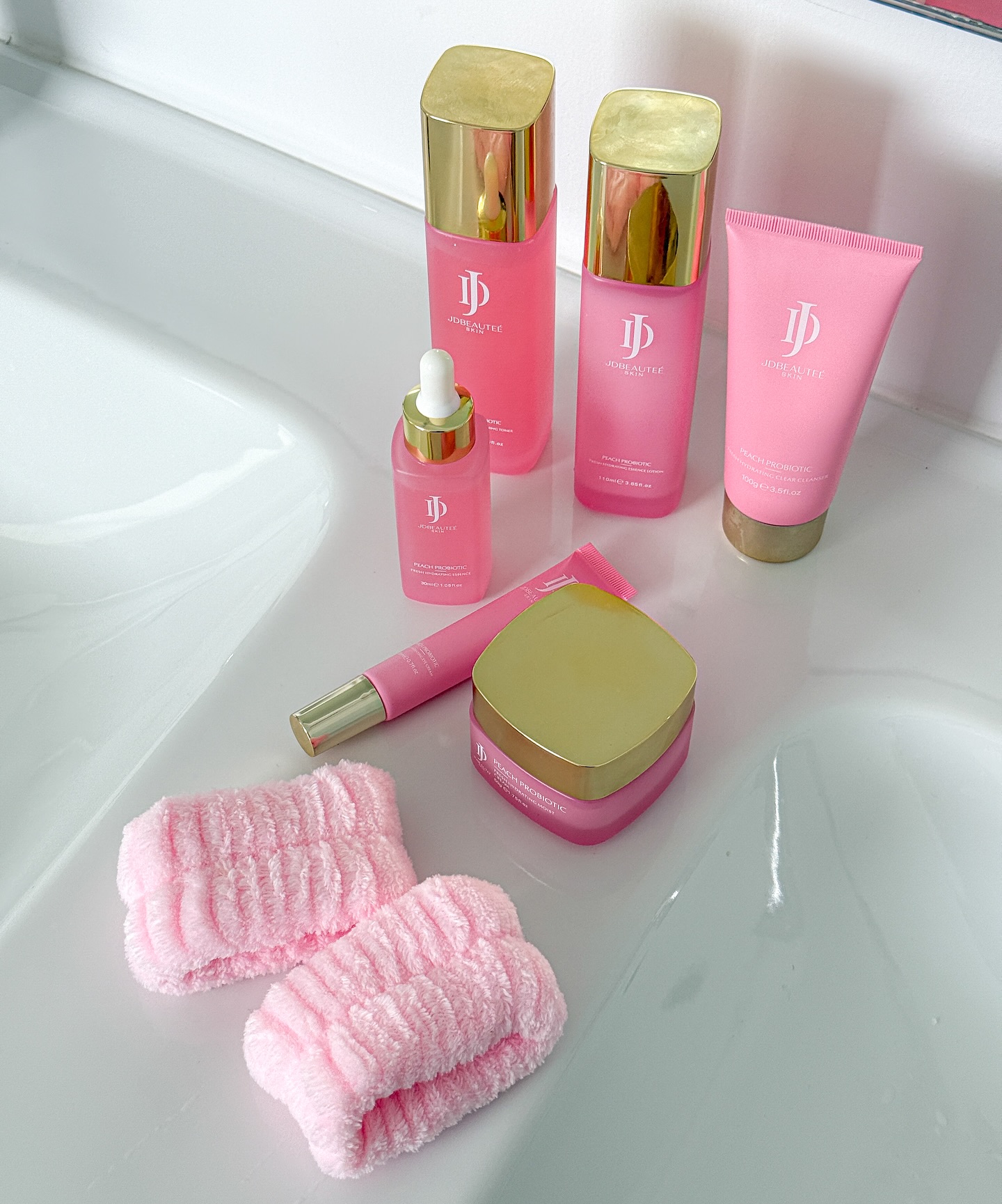 Pink skincare, peach probiotics, and a routine your skin will actually love 💕🍑
This is your sign to stop overcomplicating skincare and start focusing on what really matters—hydration, skin barrier support, and that glass skin glow. Our peach probiotic skincare routine is designed to work with your skin, helping support balance, moisture, and healthy-looking skin over time.
Powered by probiotics, wrapped in soft pink packaging, and made for the girls who want glowing skin without the irritation ✨
If your skin has been feeling dry, dull, or just off… this is your reset.
Tap into the glow—your skin will thank you later 💗
🛍️ Shop now at jdbeautee.com
💸 Use code SAVE15 for 15% off
#koreanskincareroutine #skincaresale #jdbeautee #sérum #skincarelove #kbeautyskincare #kbeautyaddict #veganskincareproducts #hydratingserum #hydratingcream #hydratingmask #hydratingcleanser #skincareaddiction #skincareaddicts