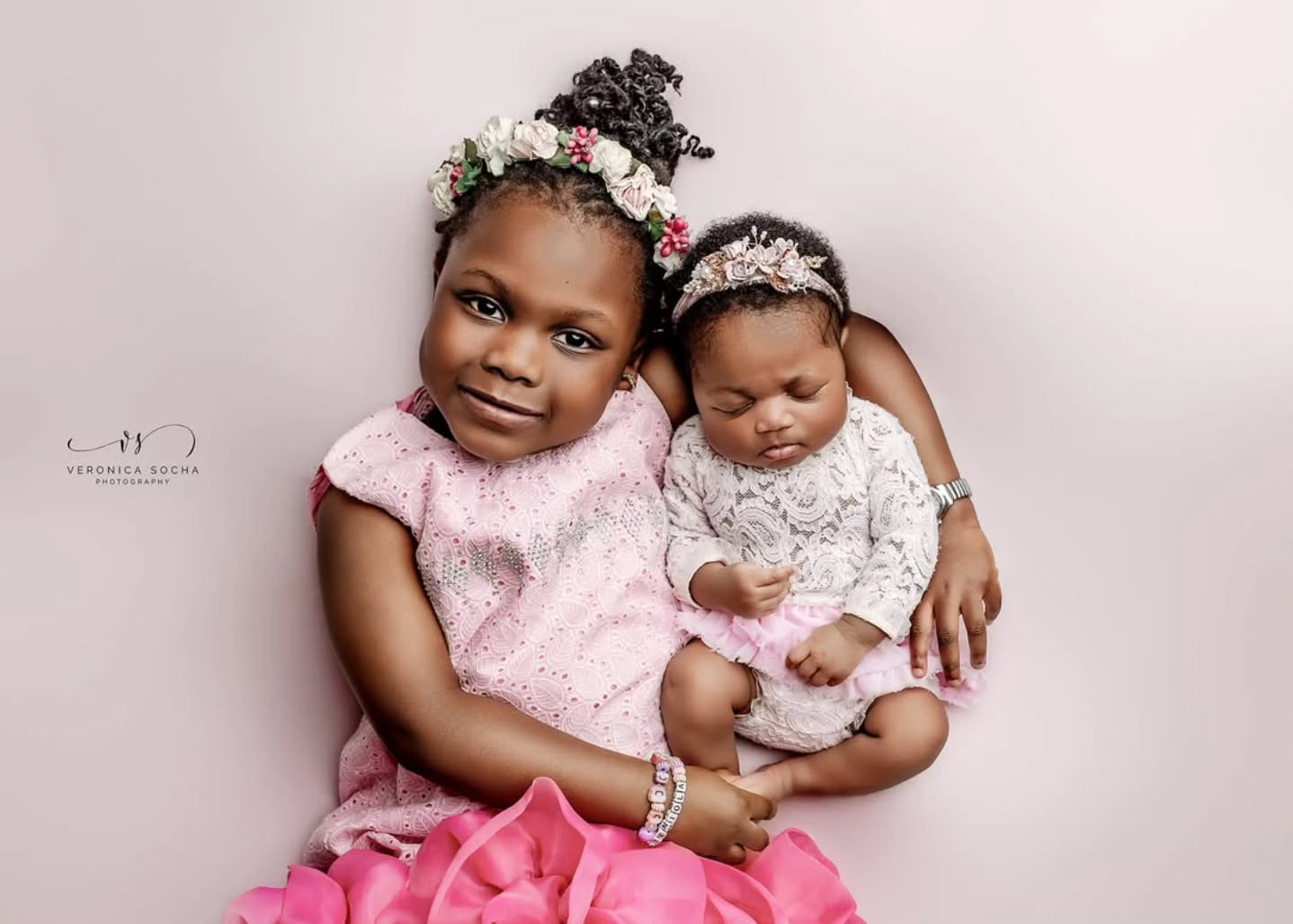 4 year old Teni absolutely stole the show during her baby sister Tomi’s newborn session 💕
At just 3 weeks old, Tomi slept peacefully while her big sister wrapped her arms around her with so much love and pride. Moments like these are pure magic — the tiny details, the tender cuddles, and that beautiful sibling connection that can never be recreated later.
Newborn sessions aren’t just about the baby — they’re about capturing the beginning of a family story, especially those first interactions between siblings that parents will treasure forever.
If you’re expecting or have recently welcomed a new baby, now is the perfect time to book your newborn session. These early days pass so quickly, but the memories can last a lifetime 🤍
📩 Get in touch to secure your session and preserve these once-in-a-lifetime moments.
_________________________________________
https://www.veronicasphotography.com/contact
#NewbornPhotography #TimelessPortraits #StudioNewborn
#SwindonPhotographer #SwindonPhotography SwindonNewbornPhotography SwindonMums SwindonFamilies WiltshirePhotographer WiltshireMums LocalPhotographer