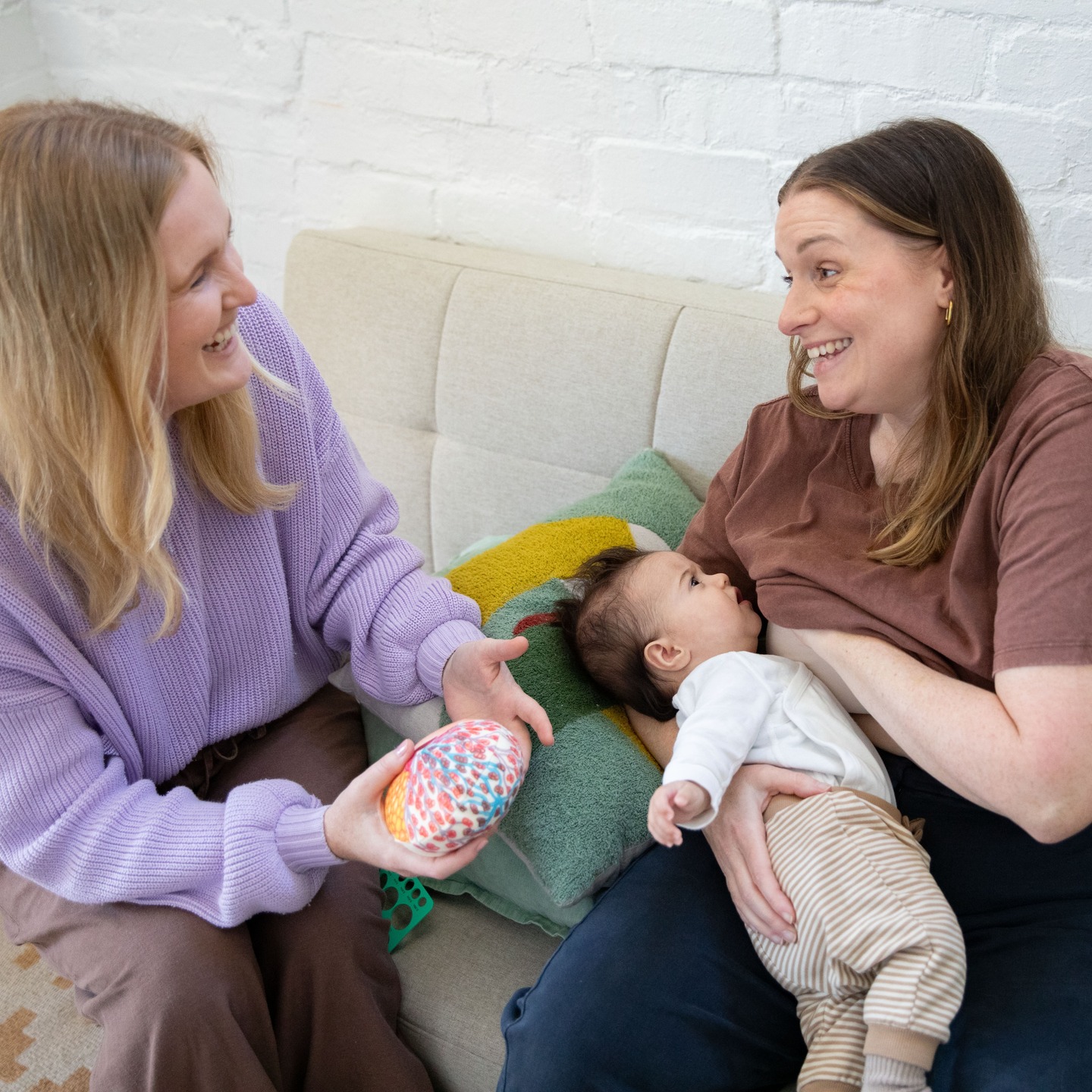 Breastfeeding isn’t meant to be a solo sport.
Sometimes it looks like reassurance, gentle guidance, and someone sitting beside you saying, “You’re doing an amazing job.”
This is what my work as an IBCLC looks like — calm, supportive care that meets you and your baby where you are, whether that’s in your home or in clinic.
If feeding feels uncomfortable, confusing, or just harder than you expected, support can make all the difference.
— Georgie
The Latch Lady