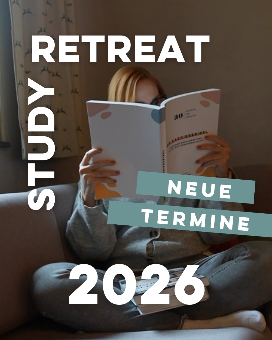 Manchmal braucht es Abstand vom Alltag, um wieder klar zu sehen. Genau dafür gibt es das Study Retreat mit Isabella Franke.
Beim Study Retreat geht es um bewusstes Arbeiten an deinem Business als Ordnungscoach:in.
In einer kleinen, exklusiven Gruppe nimmst du dir mehrere Tage Zeit für:
✔️ strategische Klarheit
✔️ konkrete nächste Schritte für dein Business
✔️ Austausch mit Gleichgesinnten
✔️ persönliche Begleitung & Feedback von Isabella
✔️ Fokus, Ruhe und neue Perspektiven
Alle Retreats finden in einem geschützten Rahmen statt.
Mit viel Raum für Entwicklung, Tiefe und gemeinsames Wachsen.
Die Study Retreat Termine 2026
🗓️ 11.–16. März 2026 (ausgebucht)
🗓️ 27. Mai – 1. Juni 2026 (noch 4 Plätze frei)
🗓️ 16.–21. September 2026 (noch 5 Plätze frei)
✨ Dein nächster Schritt
Wenn du dir wünschst, dein Ordnungsbusiness bewusst weiterzuentwickeln, Klarheit zu gewinnen und dich intensiv begleiten zu lassen, dann ist das Study Retreat mit Isabella Franke genau das Richtige für dich.
👉 Alle Infos findest du über den Link Study Retreat in unserer Bio.
#homeorganizing #akademiederordnung #ordnungscoach