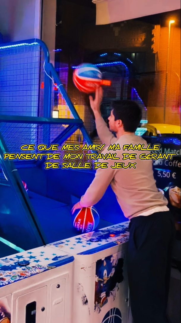 Mais en tant que gérant, je fais surtout:
•Le ménage
•Les cafés
•La prise de réservations clients
•Le démarchage des associations et entreprises
•Les comptes
•Les réparations techniques
• mais surtout votre accueil ✨🤩
#salledejeux
#vismavie
#karaoke
#arcade
#basketball