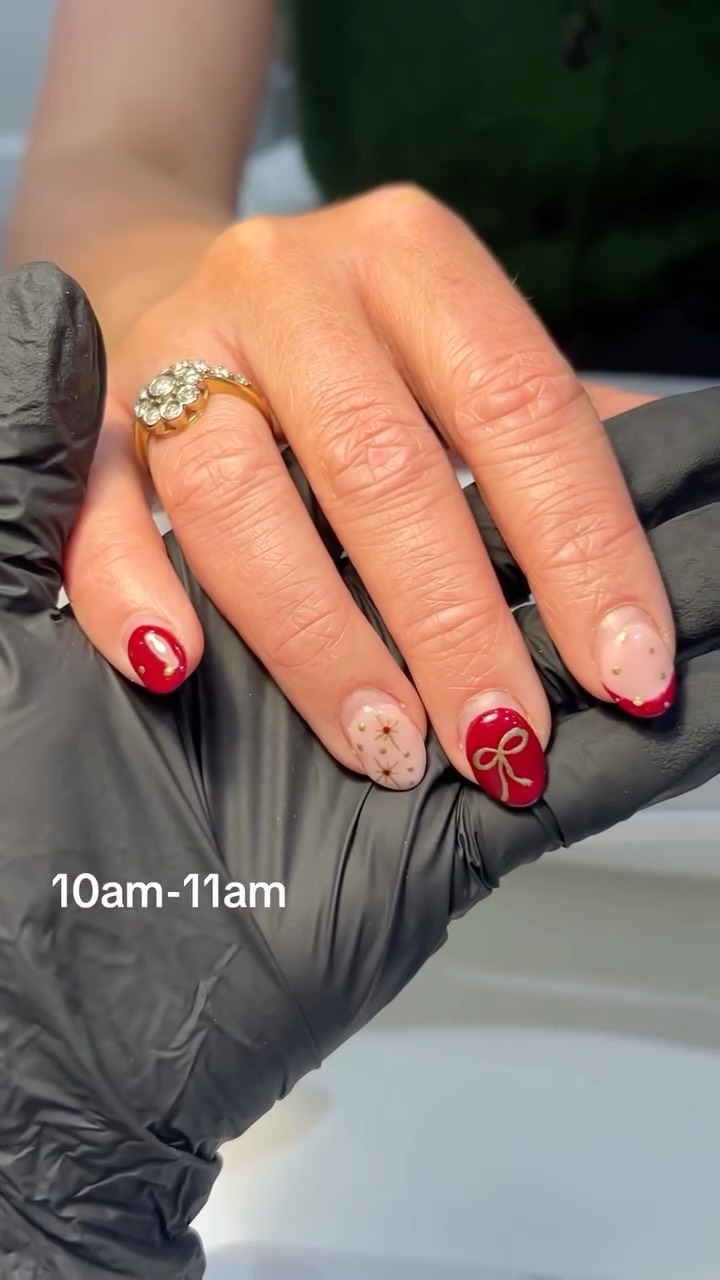 Forgot to post this one hence the christmas nails 🙈🙈
#dayinthelife #jadedbeautystamford #biabnails #buildergel #timestamped