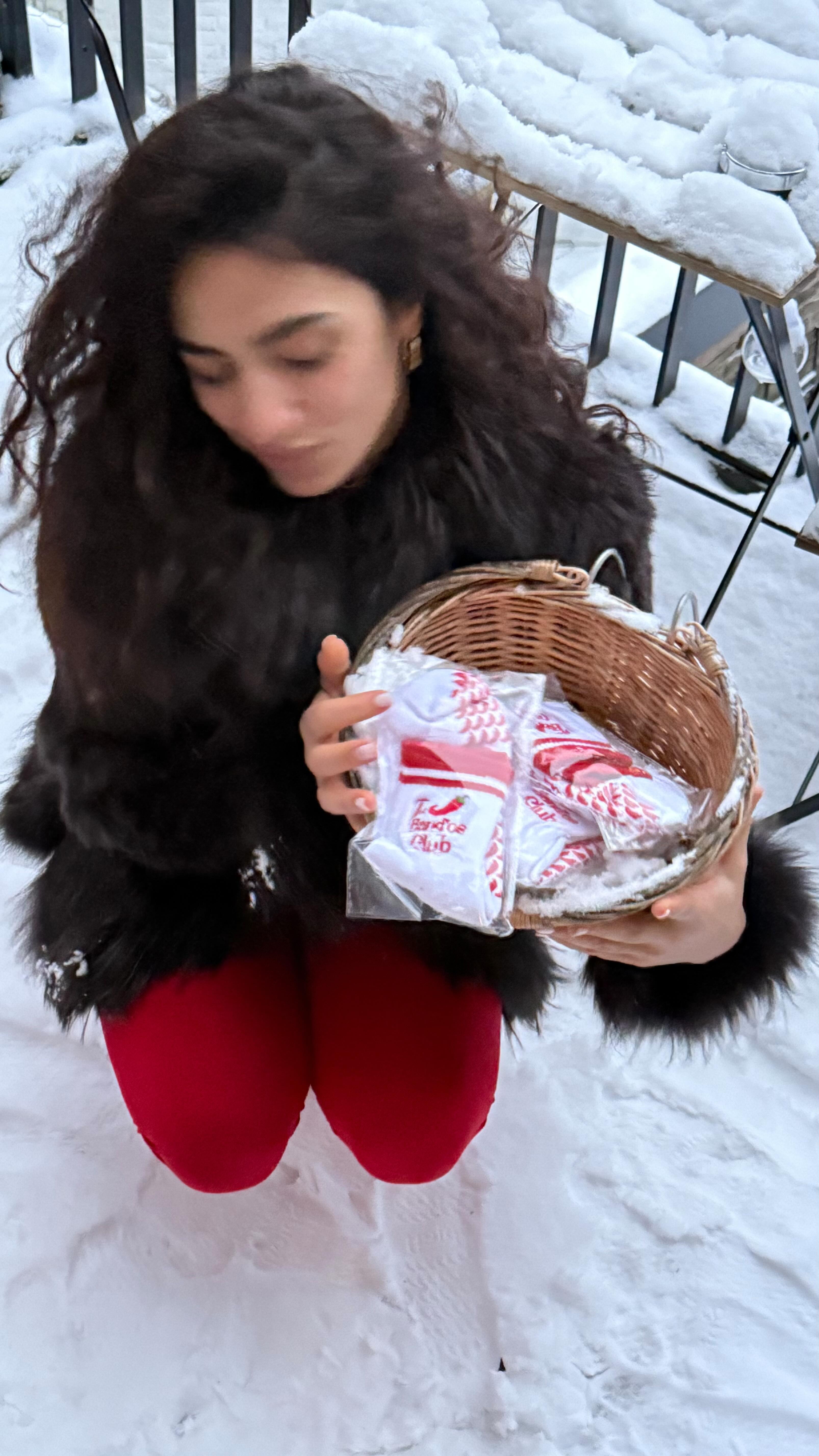 POV: core but make it spicy 🔥
Our Thursday class is all about core & restore.
We show up ,nothing else matters. The music hits your soul and the rest is magic.
We turn up the heat ,Madame Jeanette level … yes my fav 🥵then cool down with a cold lavender mandarin towel… and somehow in winter, it feels like it’s summer.