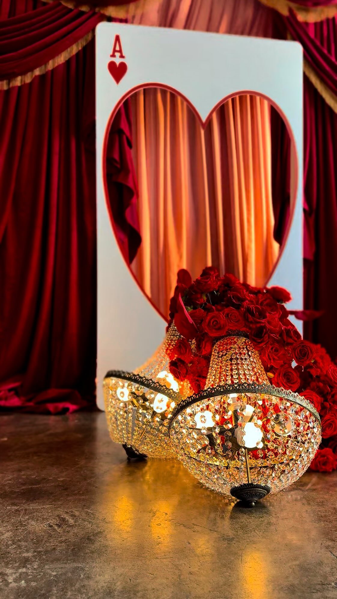 This is your sign to stop shooting static content.
Movement changes everything—especially in Scarlet Parlor.
One fan. Flowing drapes. Endless drama.
Booking link in bio 💋