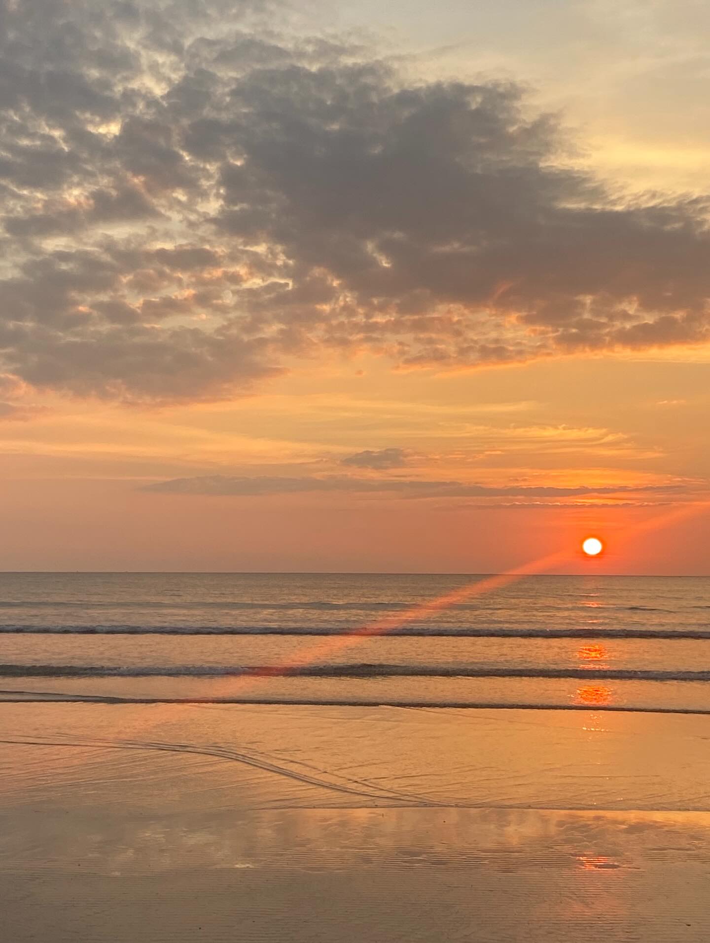 This year, I’m intentionally slowing down.
I’m learning that saying it is easier than practicing it!
I’m leaning into trusting the process - both in life and in therapy - and letting go of what no longer serves growth, healing, or nervous system safety.
In my work, this means a deeper focus on psychosomatic and body-based approaches, recognising that trauma and stress don’t just live in our thoughts, but in our bodies too.
EMDR continues to be a core part of my practice, alongside CBT and ACT, supporting clients to process experiences at a pace that feels safe, compassionate, and sustainable.
There’s no rushing healing.
There’s no “fixing” who you are.
There is space to listen, feel, integrate, and reconnect.
If you’re curious about a more holistic, nervous-system-informed approach to therapy, please reach out 🤍
#nervoussystemhealing #emdrtherapy #sawyapsychologicaltherapies #anxiety #stress