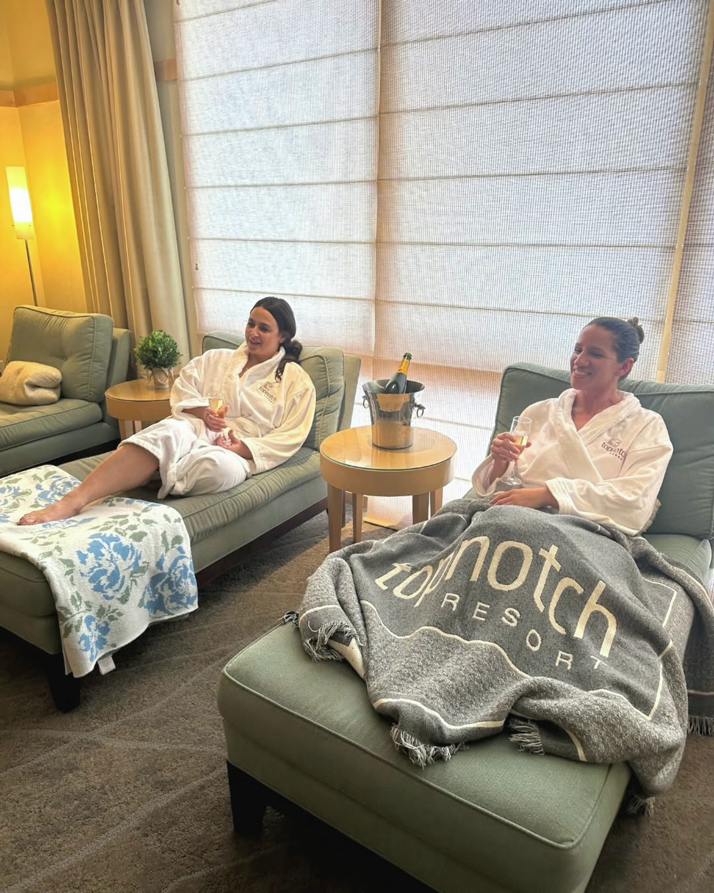 Winter days, slow mornings, and the kind of comfort you want to linger in. Custom blankets made for cozy moments at @topnotchresort 🤍