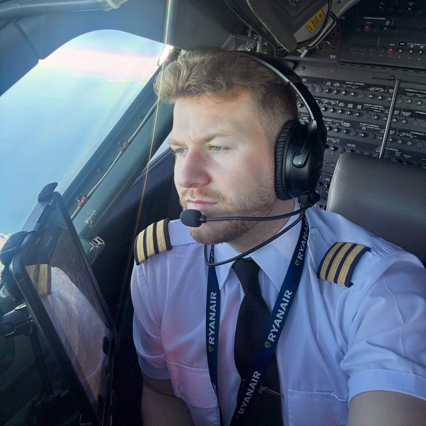 In my favourite place 💫
.
.
.
.
.
.
.
.
.
#ryanair #pilot #firstofficer #boeing #737