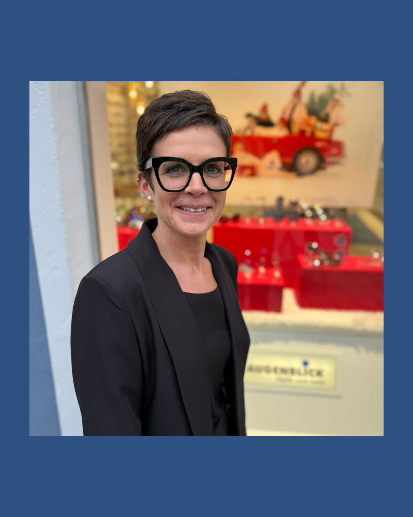 Verliebt an der Lichternacht. Sandra hat sich zu ihrer zarten Fassung einen echten Hingucker ausgesucht @vincentkaes
.
#donauwörth #optikerausleidenschaft #brillenausfrankreich #statementbrille