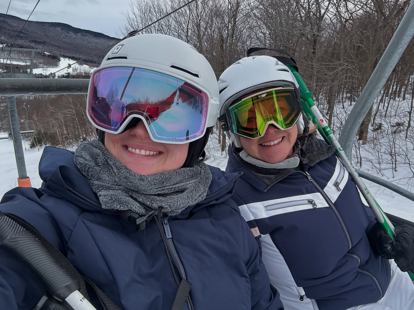 Strong legs. Clear mind. Full heart.
Grateful for a body that lets me explore, play, and keep up with life — on the slopes and beyond. #familytime❤️ #skiweekend❄️ #midlifewellness