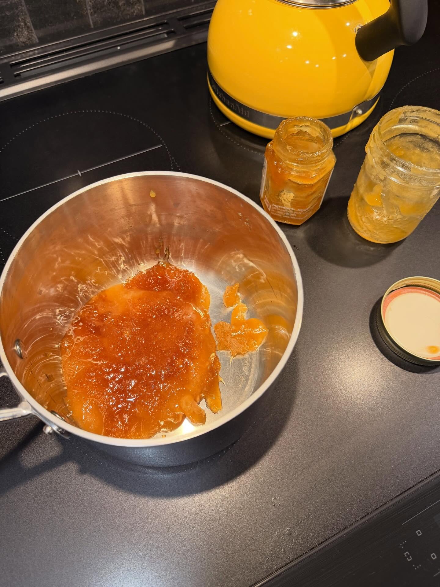 Homemade honey simple syrup 🍯
Just warm water + honey, blend until silky (I use any honey I have that’s starting to crystallize)
Perfect for teas, mocktails/cocktails, or anything that needs a little sweetness 😋
#honey #womenswellness #holisticnutrition #wholefoods #hormonebalance