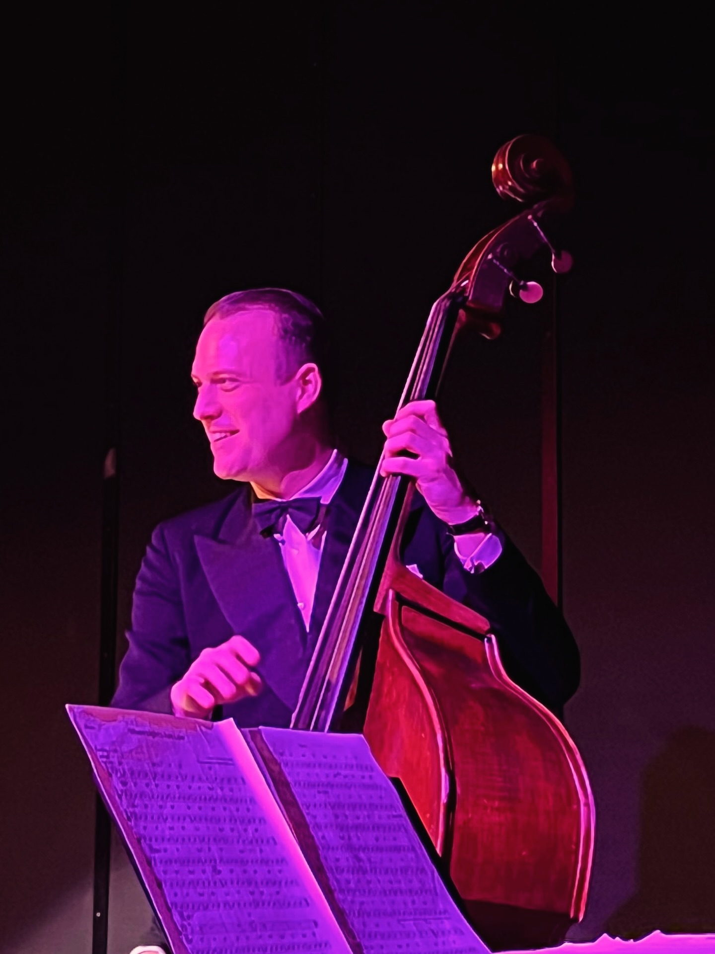 A few photos from our @thebigfivejazzberlin New Year’s Eve concert in Kreuzlingen🇨🇭
Captured by @coco.art.berlin
#vintage #doublebass #1930s #tuxedo #newyearseve