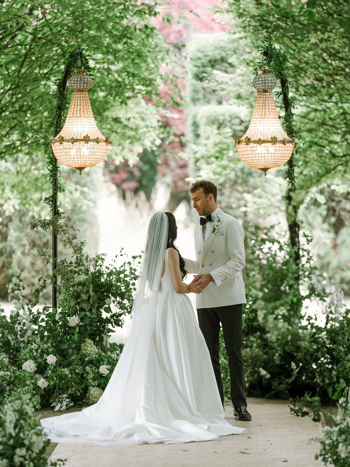 So here is to 2026...
Another wonderful flowery year. Last year was just full of so many fun and fabulous memories.. this one will be no different.
Once again I have to say no florist is an island. Thank you to all the team whonhave continued to support me and creating really gorgeous blooms across the year. You have been fabulous.... and its been a joy. To the flower growers, the planners , the event teams.. all of you who make the calender year a joy.
So here are to more armfuls of flowers, early Saturday mornings, hours of candlestick cleaning, tales of life around the work table....!!
Onwards and upwards
X x
Imagery @photosbyhash
@cinemattag @dpmarquees