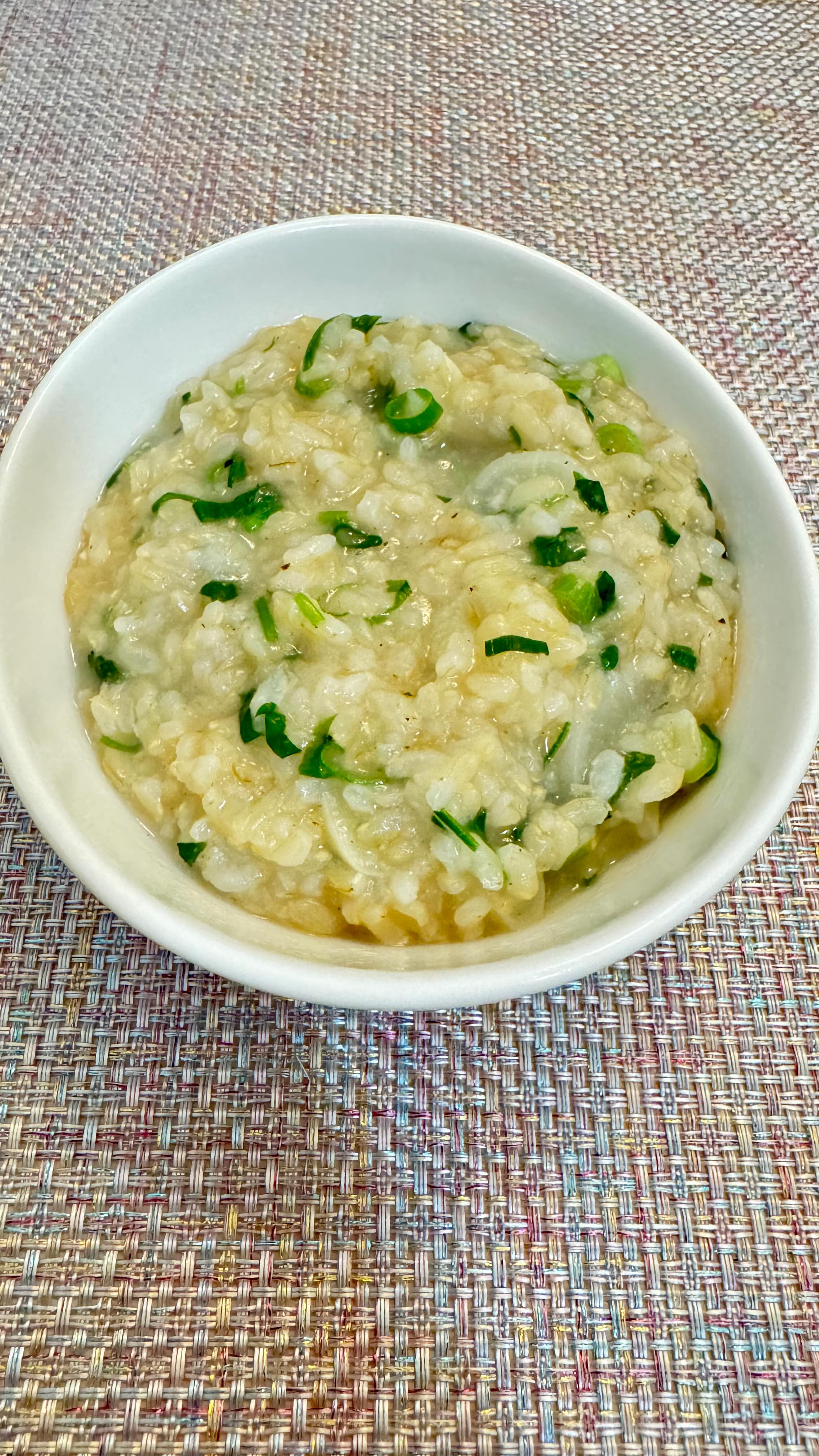 @gini.taste.of.life Original Recipe:
Nanakusa-gayu (七草がゆ), eaten every 7th of January, represents good health for the new year.
Ingredients include:
-Seven herbs: Seri, nazuna, gyogō, hakobera, hotokenoza, suzuna, and suzushiro.
-Brown rice
-Organic garlic
-Organic chicken broth
-Hawaiian salt (I wanted to also add some Hawai'i touch to the dish to represent where I was born and raised)
-Black pepper
-Garlic powder
-Green onions
Full recipe: https://tasteoflife.blog
#cooking #七草がゆ #Japaneseculture #newyear #cookingwithgini #stiritupsunday #tasteoflife #health #quickandhealthyrecipes #toloriginalrecipe