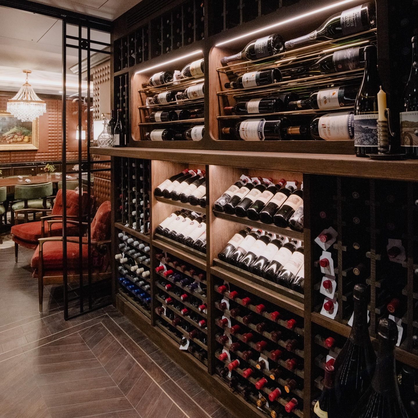 Take in our wine cellar from the Cellar Room, an intimate dining space for up to eight guests. Nestled beside the cellar and surrounded by soft leather walls, with a Bowers & Wilkins surround-sound system, it’s designed for comfort and relaxed dining.
.
.
.
#Corenucopia #Chelsea #Luxury #Bistro @warrendupuy