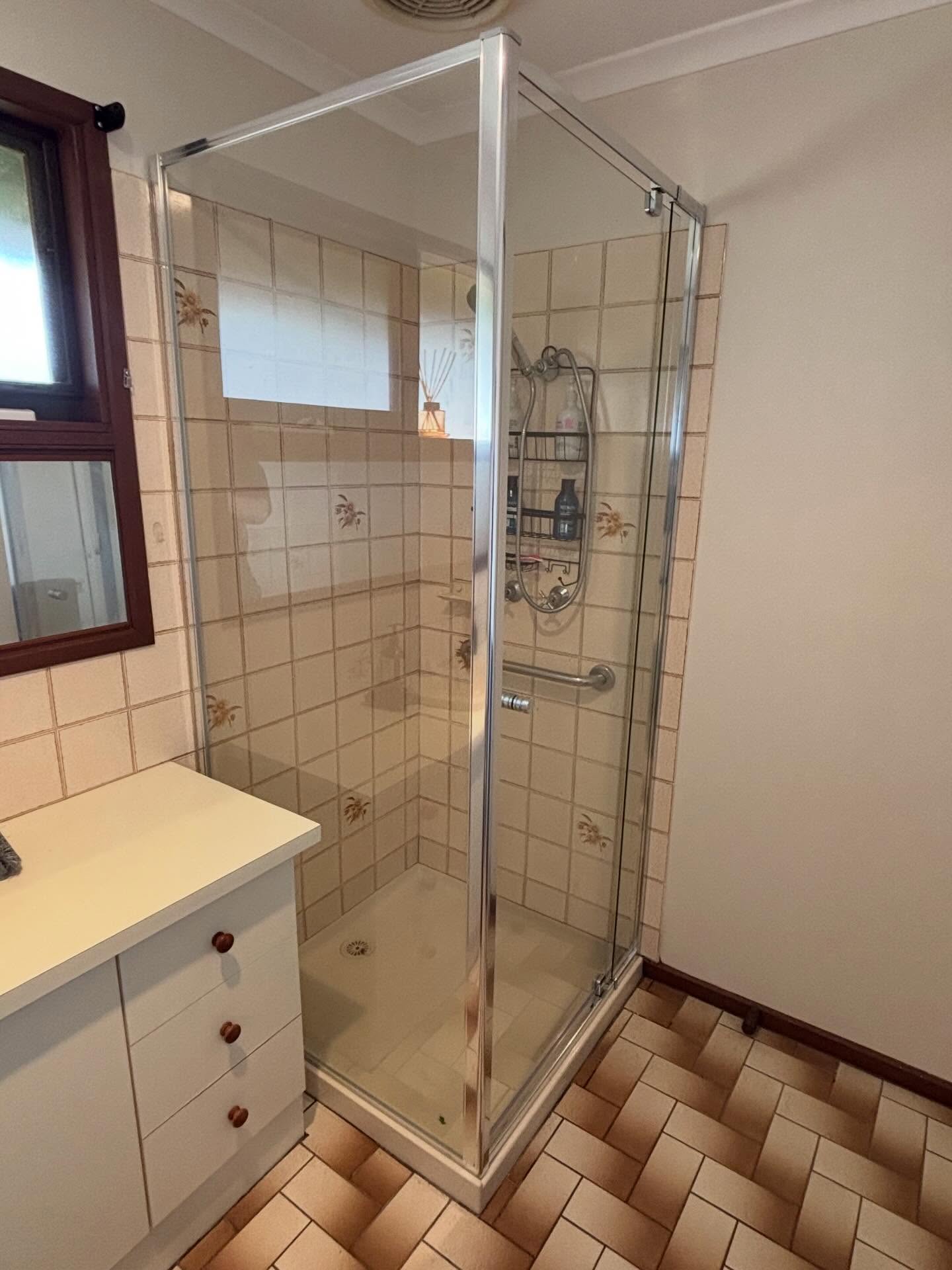 Kicking off 2026 with a bang!
2 removals and a new install completed today as part of a bathroom renovation.
We have plenty of openings next week, so if you want to get your bathroom looking like any of these, get in touch today or visit our website!
Southeastscreens.com.au