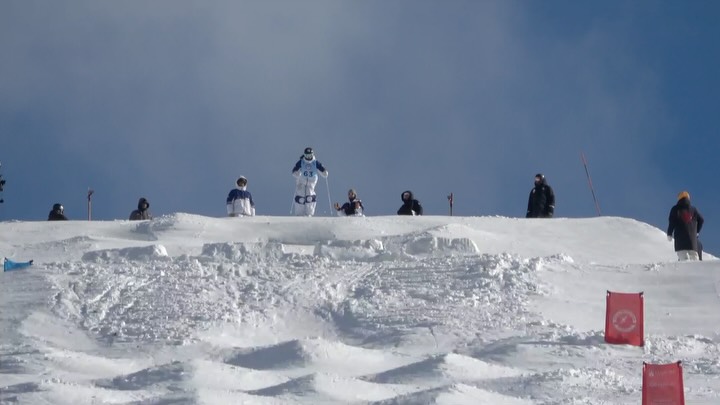 So excited to take home the win at the home course!! It feels so good to be back competing! A big shout out to everyone that helped me get back on my feet! @prethelmets @ziplineski @kosak.ski #skiing #moguls #fast #fypage
