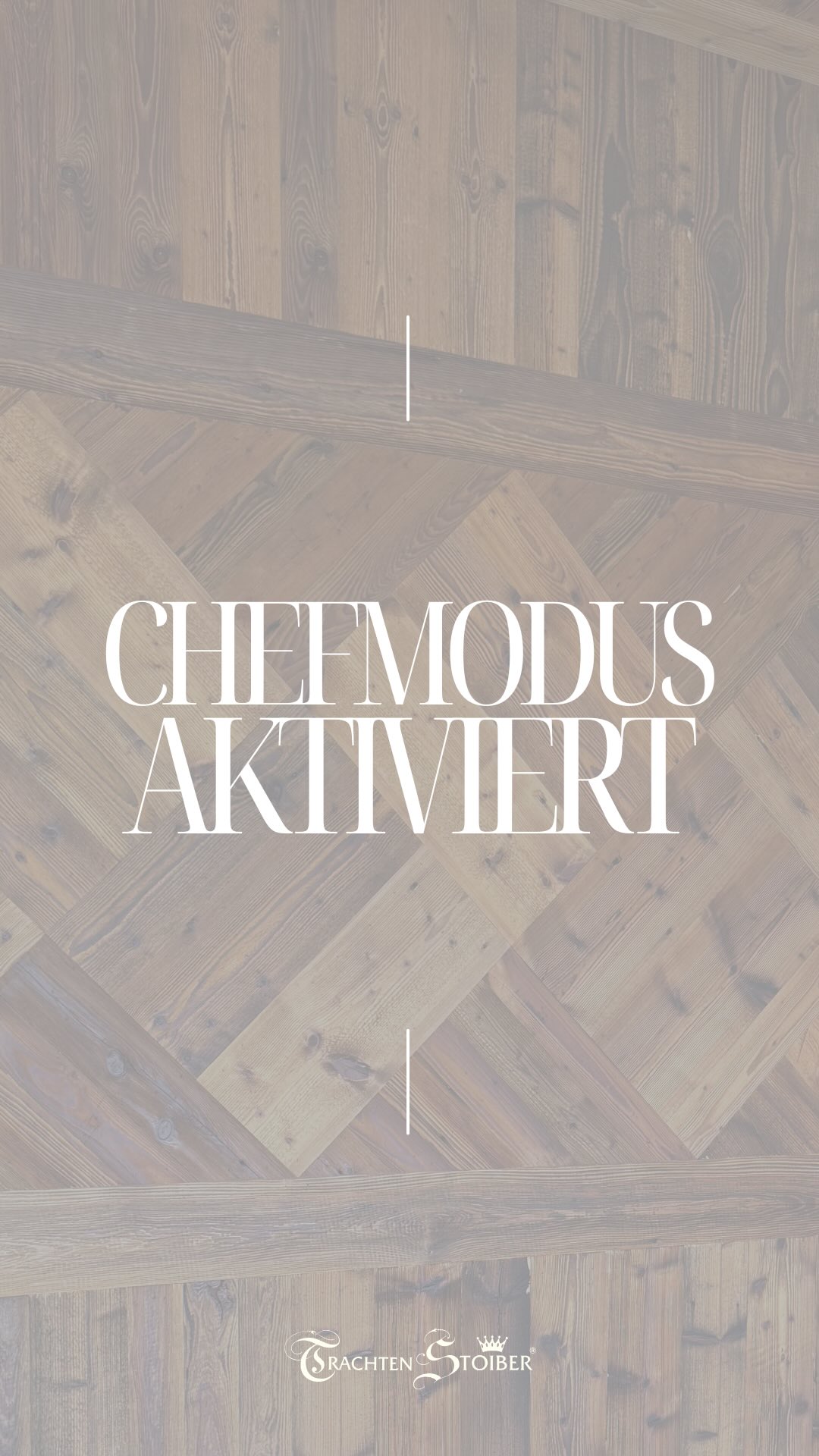 Nur kurz hilfsbereit –
und schon ist die Tasche voller als gedacht.
Man wollte ja nur nett sein…
und plötzlich hat sich einfach was mit in die Tasche geschmuggelt.
Aber mal ehrlich das Lieblingsteil wollte eh mit und nur die Anfangsvernunft hat „Nein“ gesagt. 😉
P. S Das ganze ist natürlich als Spaß gemeint!