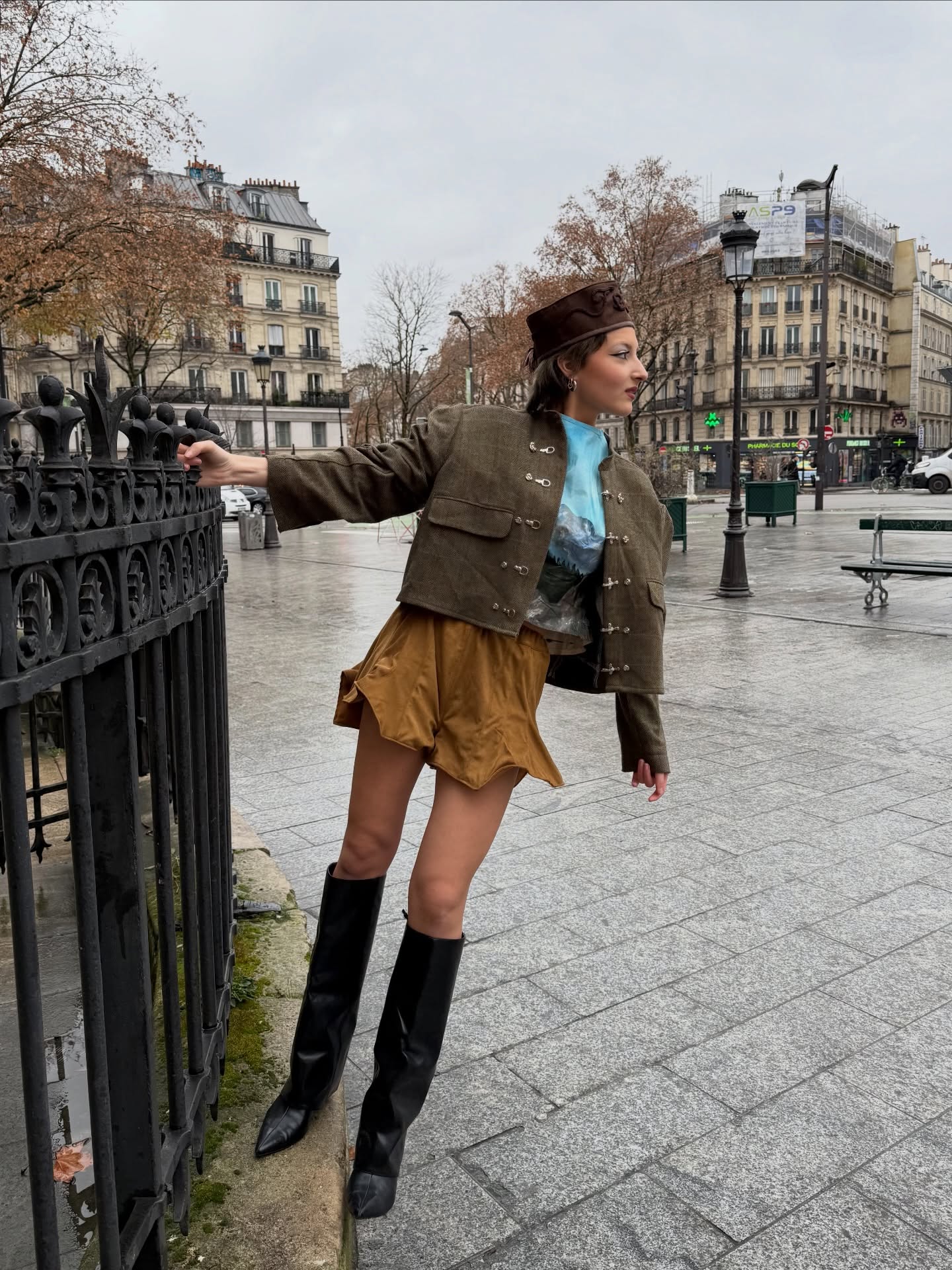 A few days in Paris shooting new looks and recharging for the new yearrrr. Let’s goooo ⭐️