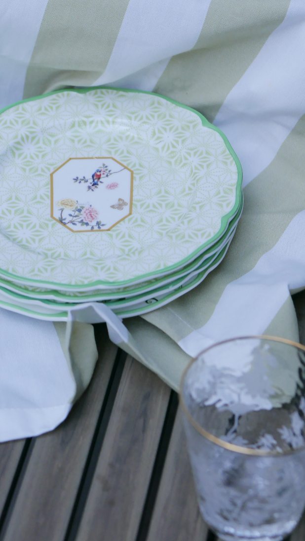 As Chinese New Year approaches, my theme this season is “Verdant Chinoiserie”—celebrating the coming spring with lush greens and timeless, elegant motifs.
The quietest part of the process is often the very beginning. A blank plate, a pencil, and an idea: to create not just a decoration, but a window.
For days, this plate became my world. Sketching the intricate window frame, choosing the perfect shades of serene green and gold, and finally, painting the tiny life within it—birds and blossoms in a secret garden, forever captured in porcelain.
This is the heart of handcrafting. The beauty lies in the “imperfect” details, the slight variations in each stroke that make every single piece unique. No two windows look out onto the same garden.
This is my practice for 2026: my “Year of the Kiln.” A year focused on tending the fire of creation with intention, and finding the quiet focus to build these miniature worlds, piece by piece.
What would you see outside your porcelain window?
✨ This unique piece is available. Please DM for details.
✨ Custom commissions for your own “window view” are open.
#PorcelainArt #Chinoiserie #ChineseNewYear #HandmadeCeramics #MaisonDeCherie