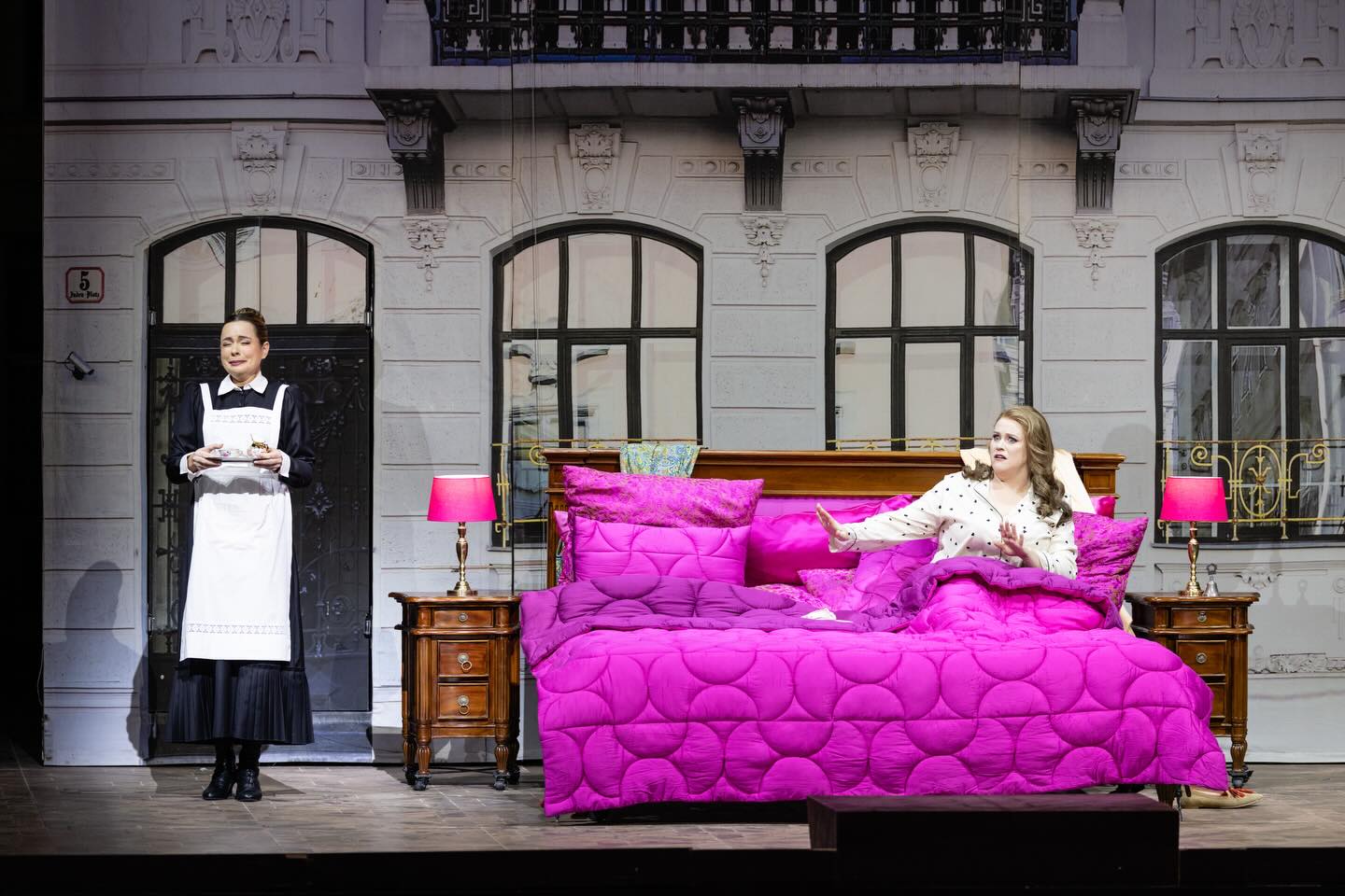 Last night we finished the run of Barrie Kosky’s production of 🦇Die Fledermaus🦇 here at @bayerischestaatsoper, where I made my Adele debut 💃🏻This was without exaggeration a work of blood, sweat and tears 😥 but oh so worth it for the fun and joy this production brings to everyone on and off stage!
Congratulations also to our amazing conductor @carterconductor on his extremely successful debut in Munich! 👏🏻
I will be hanging my sparkly dancing shoes 🪩for a little while, as we are already in rehearsals for Nabucco! But Adele will be returning soon!! 🤫💃🏻
I am so grateful to everyone who has been a bolt or a screw in the building of this role, it took a village and you all mean so much to me!! 🙏♥️
📸 @geoffroyschied
#operasingersofinstagram #munich #singer #theatre #opera