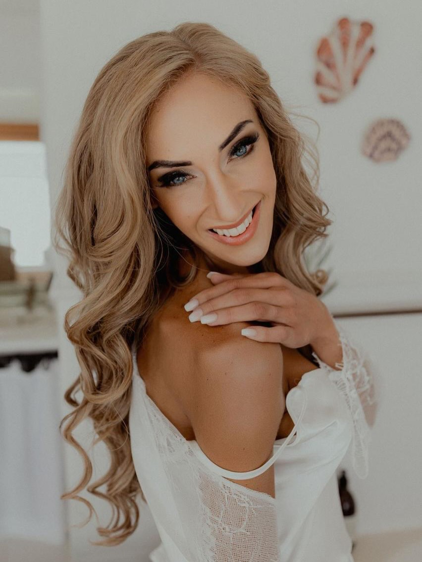 Lorinda & Ulrich’s elopement on Chapman’s Peak in December.
Photos by : @evereverphotography_weddings
Hair & Makeup: Sarah Swoon
#capetownmakeupartist #capetownmua #capetownwedding #capetownbride
#bridalmakeup #bridalmakeupartist #bridalhair #weddingmakeup
#weddinghair #weddingmakeupartist #bride #bridetobe
#weddinginspo #weddinginspiration
#luxurybride #softglam #editorialbride
#southafricanwedding #destinationwedding