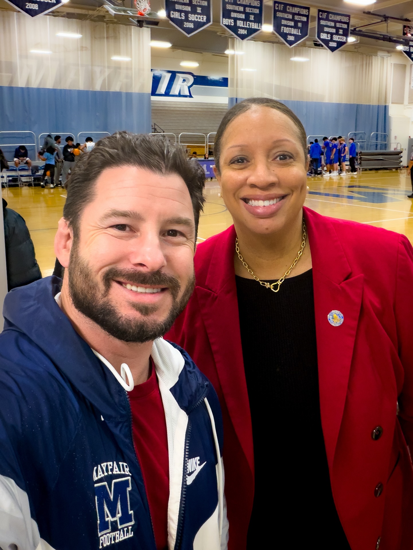 Out here supporting our Mayfair Basketball team with Superintendent @busd_superintendent Go Soons!!
🏀 @mayfair_boys_basketball #proudtobebusd