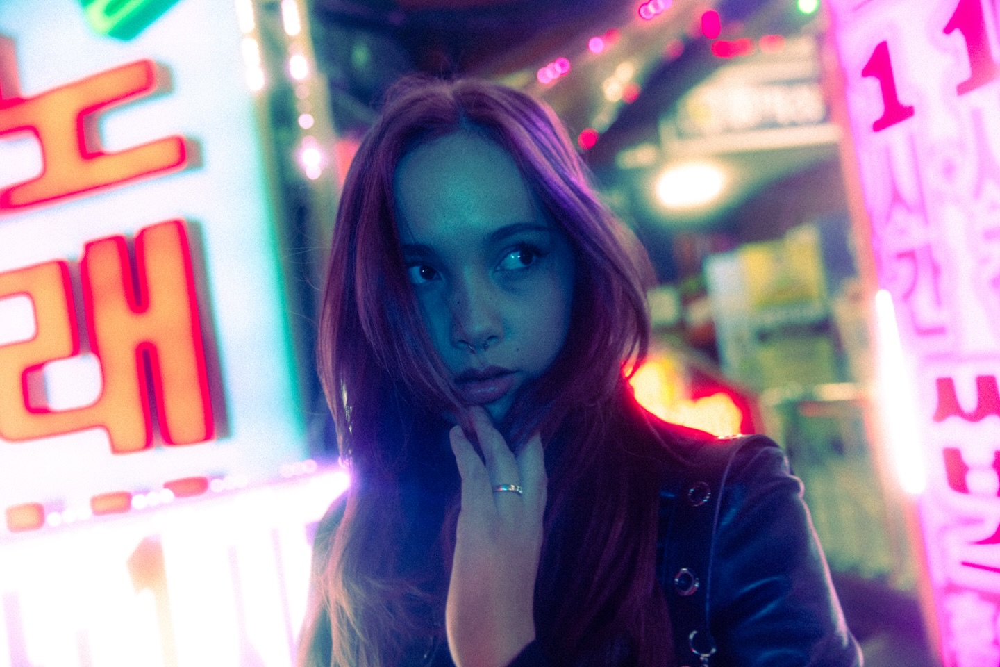 Ballerina (Korean movie version) x blade runner esque shoot - double exposure & shutter drag experiments ⚡️
p.s. highly recommend the Ballerina movie if you just like a sick action film with crazy cinematography 🤤
.
.
#nightphotoshoot #doubleexposurephotography #cinematicphotography