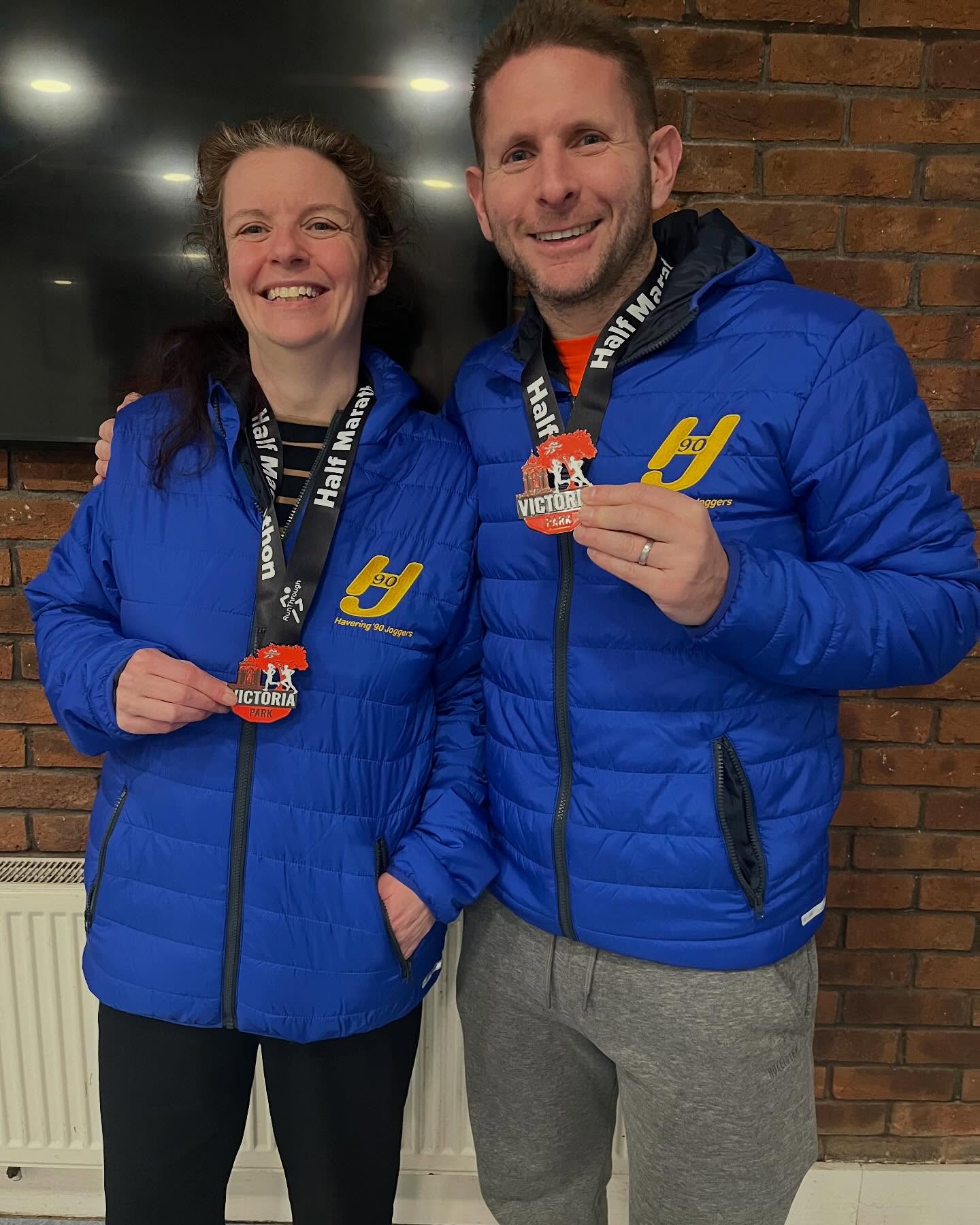 Last weekend when the UK experienced bitterly cold temperatures we had local legends running at Victoria Park - tackling the half marathon distance - that’s 6.5 laps of the park if you’re interested 🤪🤪 not for the faint hearted! Well done to David, Rachel and Stuart!
Sarah also took on a 10k over the Christmas period!
Well done to all our runners 💪💪 Takes more than sub zero temps to stop us 🥶🥶
#running #runners #run #instarunners #instarunning #runnersofinstagram #weloverunningtogether #runningislife #h90j #havering90joggers #runningislife #runnershigh #runnerslife #marathonrunner #marathontraining #instarun #lovetorun #runhappy #keepgoing #nevergiveup
