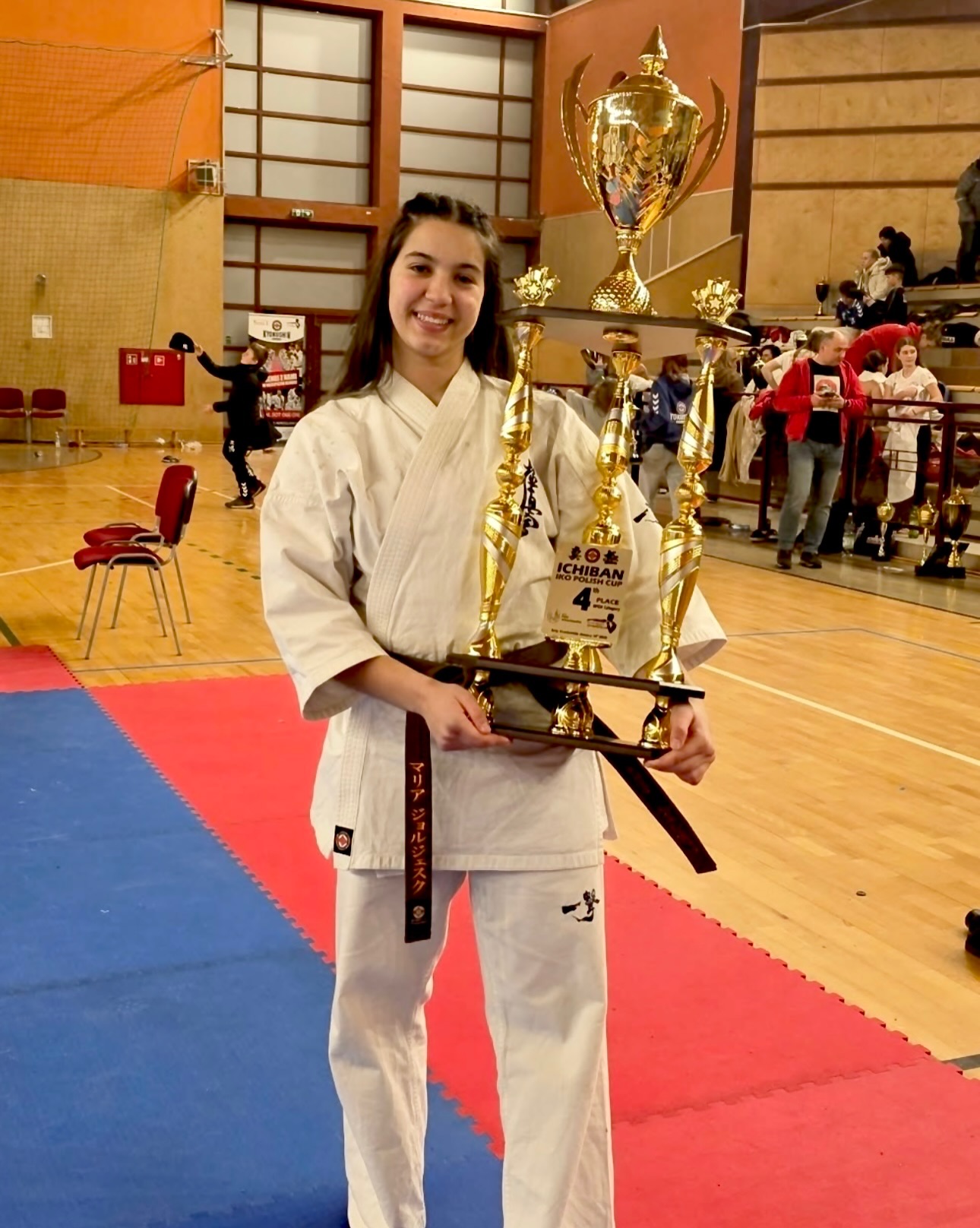 ✨ MARIA AGNES — ICHIBAN IKO POLISH CUP BRONZE MEDALIST 🇷🇴 ✨
Wroclaw, Poland 🇵🇱
Strength is revealed in resilience and courage. Maria Agnes fought her way onto the podium, securing 3rd place at the Ichiban IKO Polish Cup. A powerful performance marked by spirit, discipline, and the will to stand tall among the best. 🥋🔥🏆
Maria Agnes — Ichiban IKO Polish Cup 3rd Place
#IchibanIKOPolishCup #RoninDojo #Kyokushin #Osu