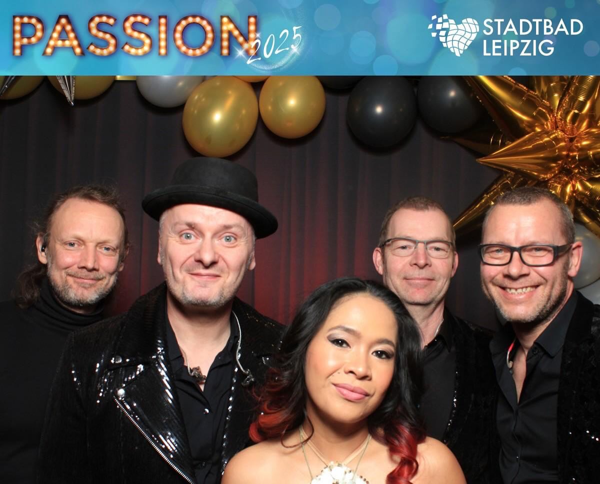💜🫶 WIR SAGEN DANKE!!!
Für diese wundervolle PASSION-Saison 2025.
Wir sind gerührt, stolz und dankbar - für das tolle Publikum und die wunderbaren Künstler um uns herum! Wir freuen uns auf die kommende Show und sehen uns im November 2026!
➡️ @dinnershowleipzig 🌟
#Dinnershowleipzig #Nightfever #Liveband #PaviinAction #Leipzig