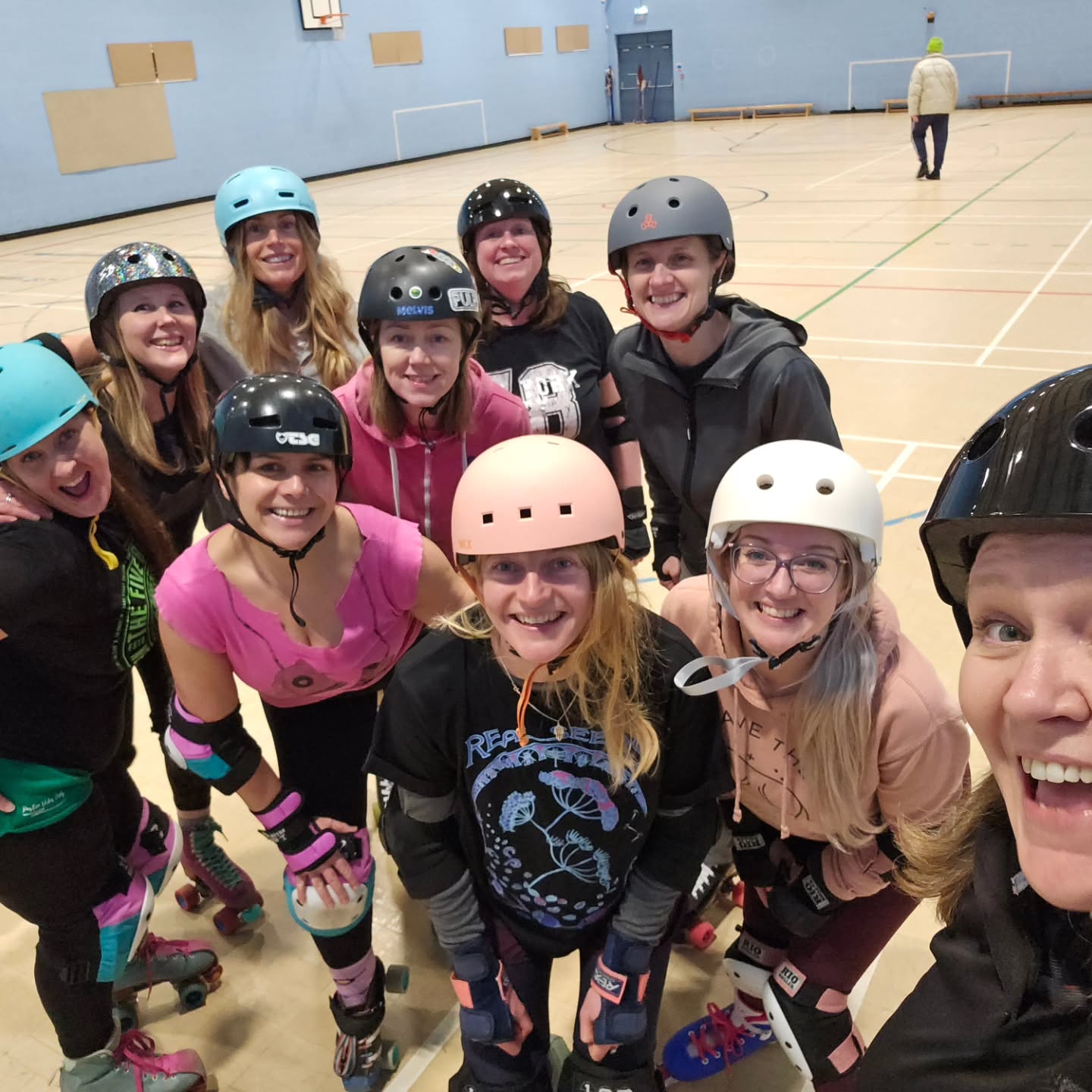 Welcome to 2026, skaters!
Tonight's planned beasting was scuppered a bit thanks to a small leak in the roof and a puddle seeping up through the floor! So safety first and all that, we did some fancy footwork and relays ending with a silly little race.
I'm surprisingly sweaty as a result!
Lots of giggles were had and it was genuinely lush to be back on skates with my crew!
I love Thursdays ❤️
Join us sometime why don't ya?
Www.skatefitness.co.uk to book your slot
#skatefitness #fitnesscanbefun #teambeetroot #rollerskating #endurance