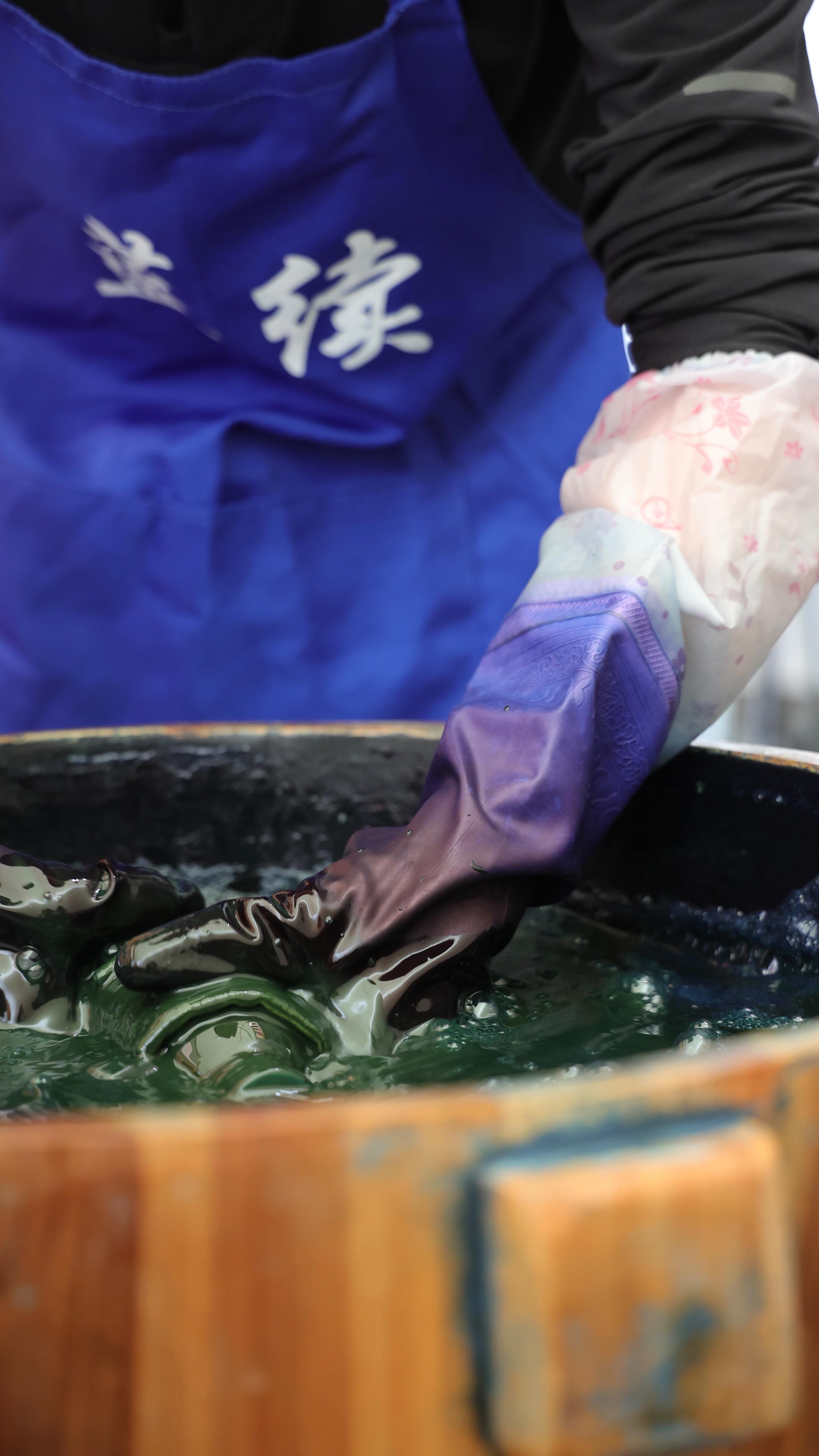 🌀The Original Hippies: Bai Tie-Dye in Yunnan
Long before “hippie” became a word, the Bai people of Yunnan were living its essence - with indigo, cloth, and a bond with nature that turns plants into art.
This tradition is still part of the fabric of life in Dali and Lijiang region. The indigo plant is used as dye, medicine, and food - nothing is wasted, and every part of nature has purpose.
The process is pure, slow magic: tie the cloth to hide a pattern, dye it in the deep blue vat, then reveal your one-of-a-kind design as it meets the air.
Ready to leave your mark in blue?
Follow @woksandwonders for eco-conscious travel that touches gently.
#BaiTieDye #IndigoStory #YunnanCraft #SustainableArt #WoksAndWonders