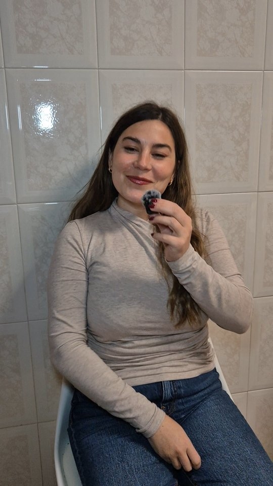 🛒✨ Comer bien empieza en la compra.
Hoy te llevo conmigo a @mercadona porque, para mí, cuidarte con comida real no va de hacerlo perfecto… va de ponértelo fácil.
Elijo proteínas que luego puedo porcionar y congelar 🥩, verduras que me ahorran tiempo 🥦, legumbres para tener siempre una comida completa 🫘 y pequeños “recursos” para esos días en los que llegas cansada y no te apetece pensar 🍚🥔.
No es trampa. Es organización. Es autocuidado. 💛
Este mes quiero enseñarte a organizar tu alimentación en la rutina, a comer bien sin complicarte y a dejar de sentir que “no llegas”.
Porque cuando te lo pones fácil, cuidarte deja de ser una obligación y pasa a ser un regalo. ✨
👉 Si tú también quieres comer mejor en tu día a día sin agobios, quédate por aquí 🩷
#ComerBien
#VueltaALaRutina
#OrganizaciónSemanal #mealprep menuhealthy