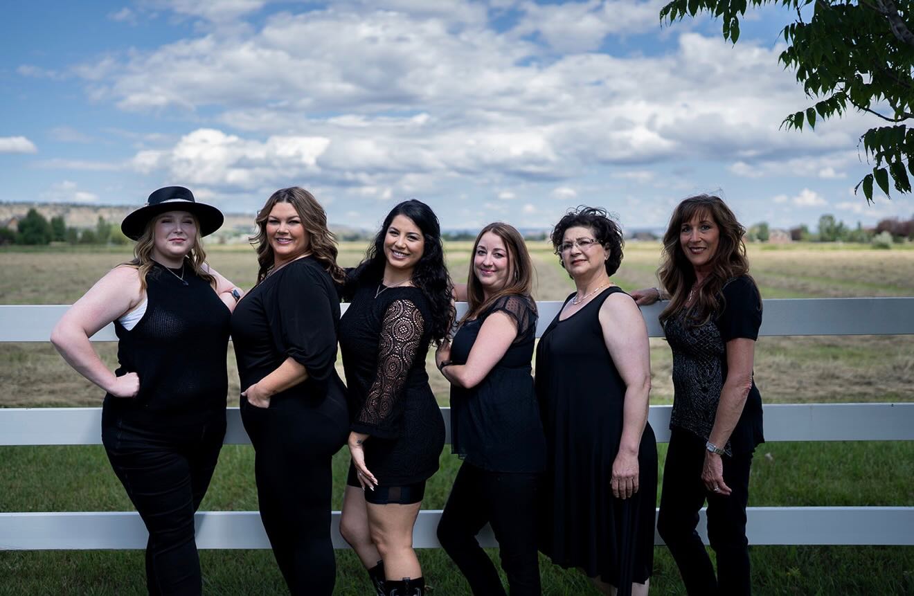 New year, new goals, same amazing team ✨🤍
.
.
.
#montanasalon #bestofbillings #hairofbillings #skincare #nails