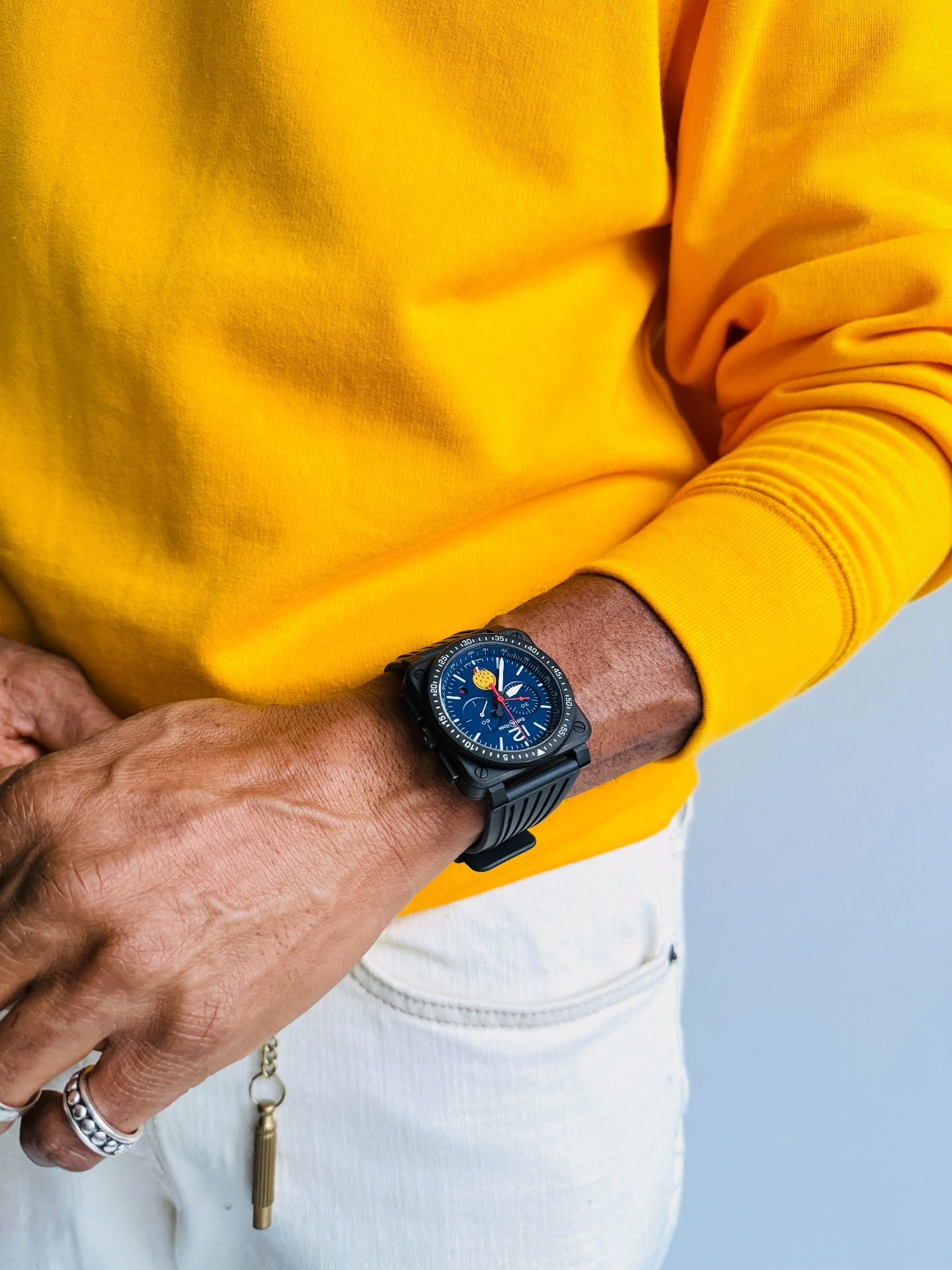 Form follows function.
Color follows instinct.
Bell & Ross BR 03-S
Framed by denim and fleece—nothing extra, nothing missing.
Time, left to speak for itself.
via @time.sublime
⸻
#TimeSublime
#BellAndRoss
#BR03
#WatchCulture
#ToolWatch