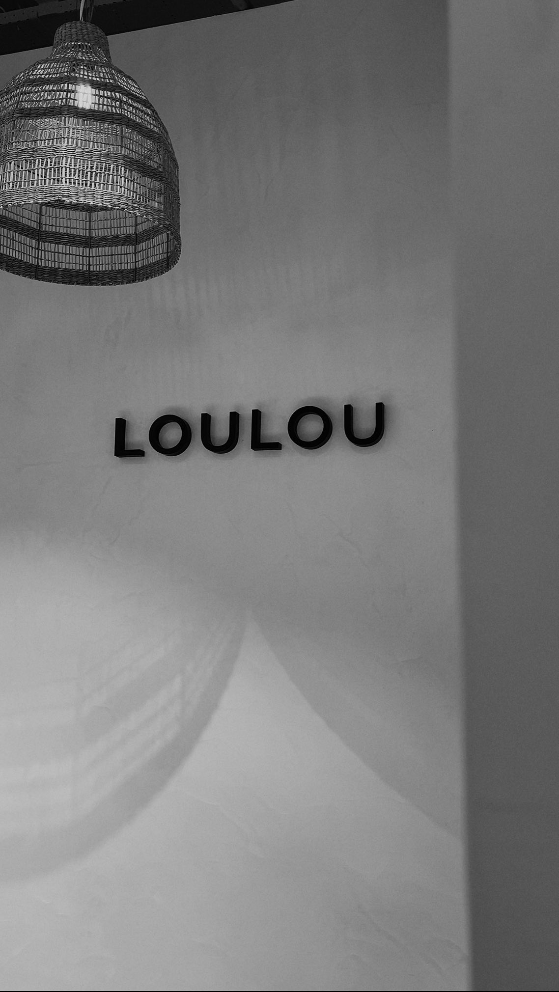 Winter sale outfit. 🖤
La vision ? Vous l’avez.
Nous oui. 👀
Mettez le son 🔊
Cette petite robe traverse l’hiver et signe déjà son entrée au premier cocktail des beaux jours 🍸
Winter now, summer later.
On la veut. Absolument.
Avez-vous reconnu la marque ? 👀✨
#LOULOU #loulouluxembourg #wintersale #salesalesale #luxembourg