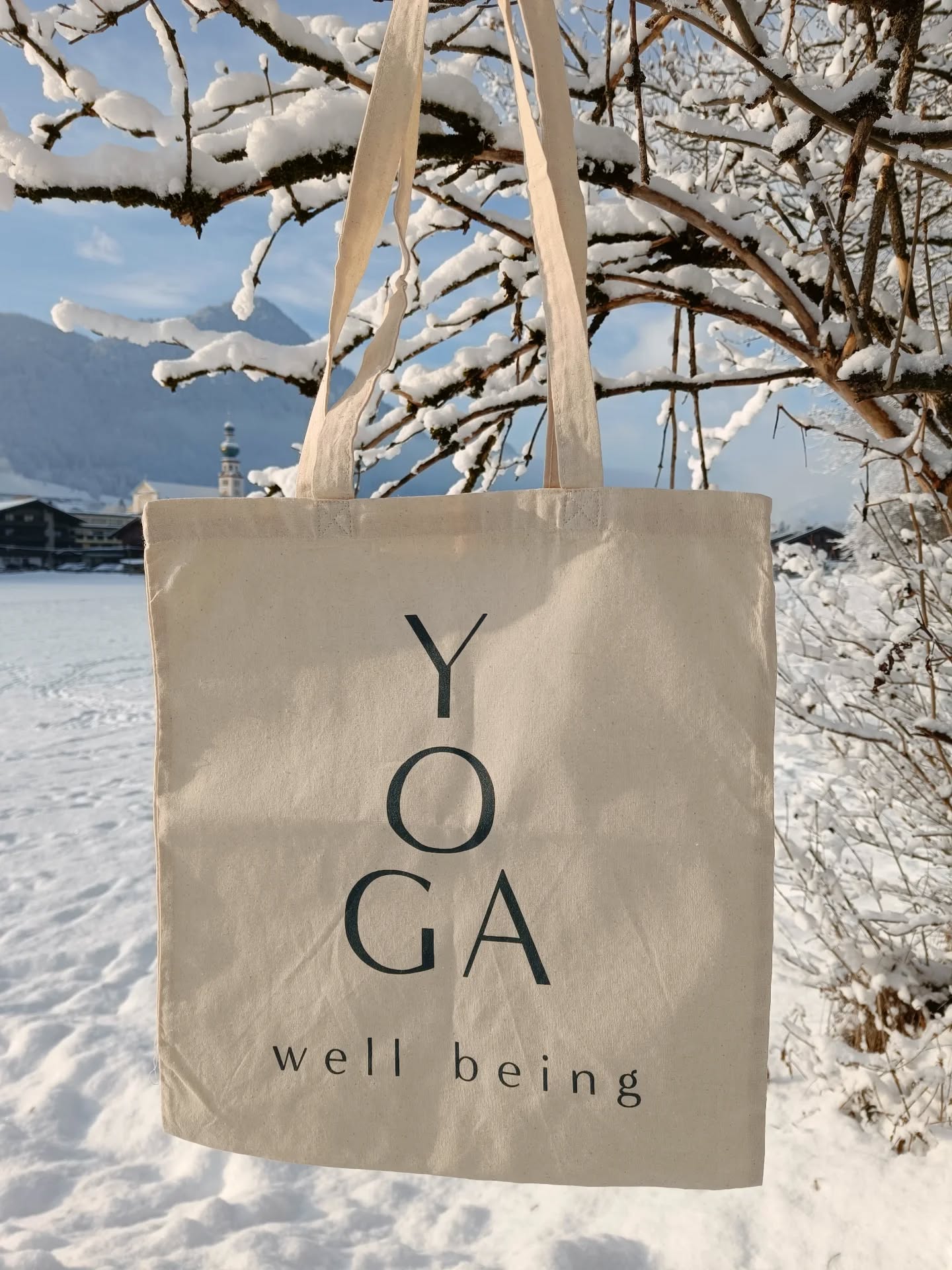 Unsere neuen Stoffbeutel sind da!
Perfekt als Begleiter zur Yoga-Stunde
…und ehrlich gesagt auch fürs echte Leben: Einkaufen, Kaffee holen, Alltag meistern
- Yoga well being zum Umhängen
- nachhaltig
- und garantiert ohne schlechtes Karma
👉 ab sofort im Studio erhältlich
Namasté & Tasche nicht vergessen!
.
.
#yogawellbeing #Reithimalpbachtal #inbalance #yogastudio #YogaInTirol #nachhaltigschön