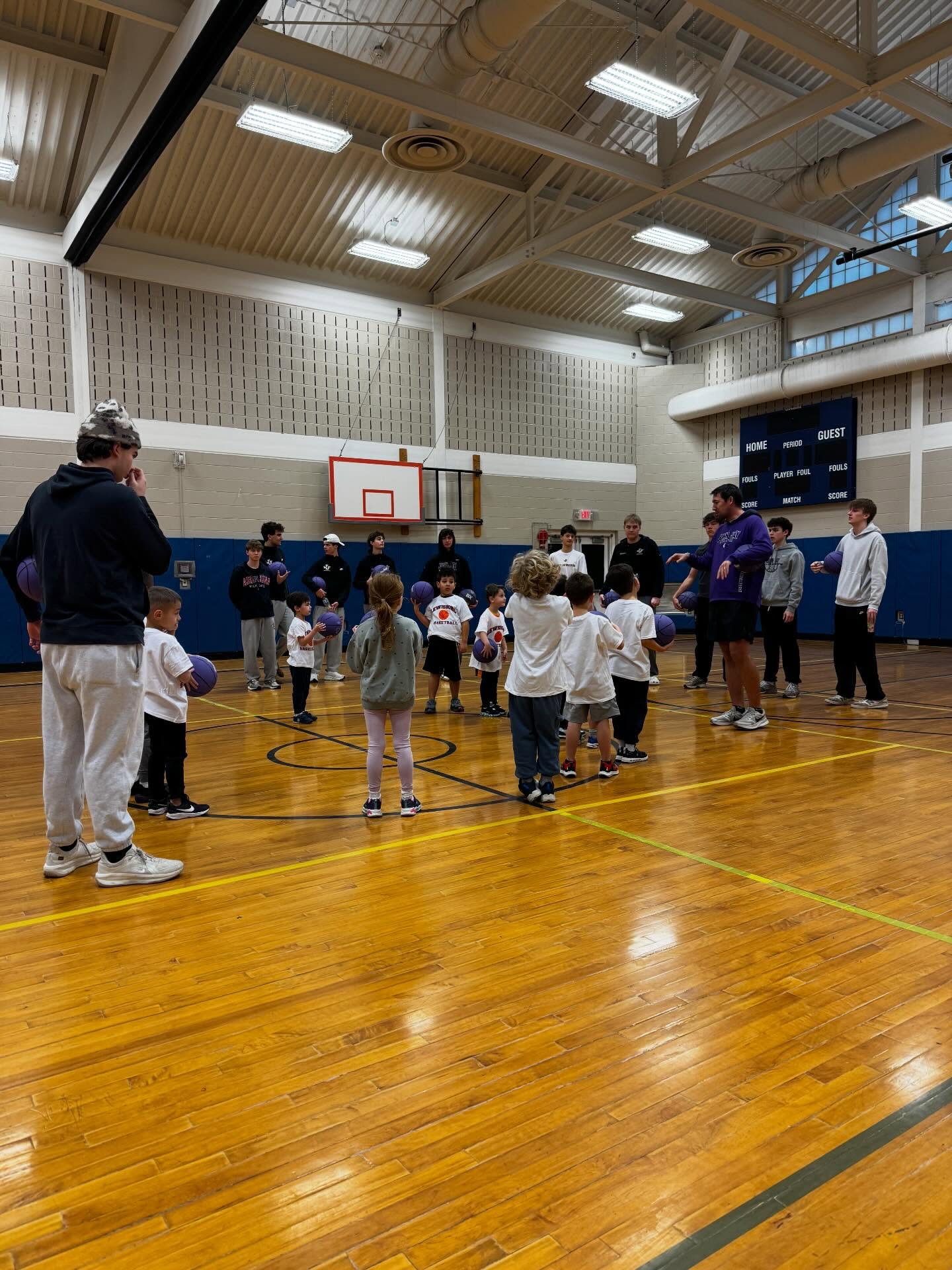 Our youngest athletes started our Saturday off at LES with Kindergarten Basketball (led by Tyler Sayre and the JJ Varsity team) and Pre-K Basketball at IMES with @a1athleticsny. Our tiny players learned about dribbling & shooting, got their own basketball & Lewisboro t-shirt, and were super cute, enthusiastic learners. Itโs always a good time with our Pre-K and Kindergarten players!