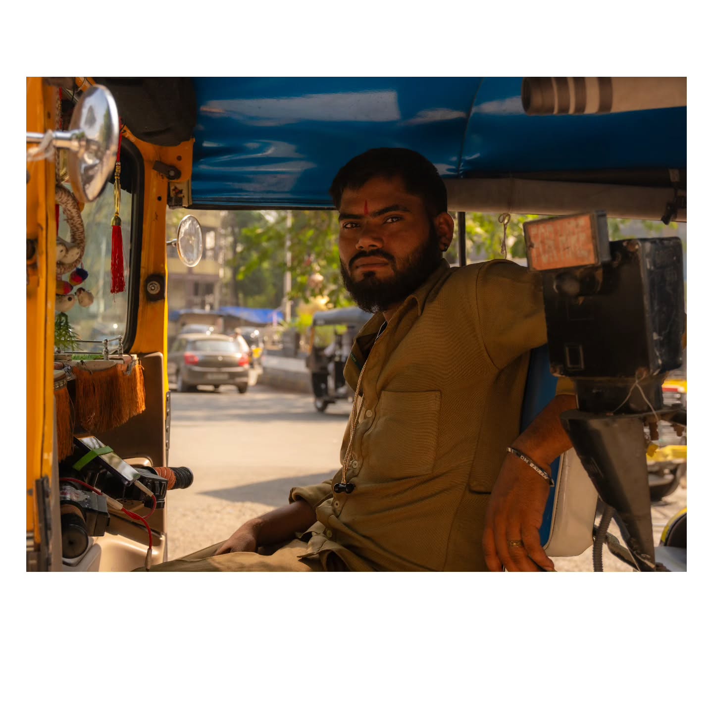 📷When I think about taking photographs, I always begin by asking myself where I want to start, what it is that truly pulls me in. I almost always arrive at the same answer: people, animals, and the everyday spaces we move through without noticing🙌. Because this moments often don’t exist on maps or search results—corners of the street, moments of work, fragments of daily life that can’t be found by typing a name into the internet.
♥️I’m drawn to the world because it reveals stories in passing. The way someone looks back at the camera, the objects they carry, the quiet presence of an animal on the nature and their silence life—small details that say more than words ever could. So, photographing these moments has taught me to slow down and to see differently, to notice what might be lost when traveling or living the daily life with a strict itinerary.
Sometimes, with very little information about a person, an object, an animal, or a place, I let imagination take over. I begin to build stories from what I see, from gestures, textures, and light. This act of storytelling has become part of my process—learning how to frame life not just as it is, but as it feels.