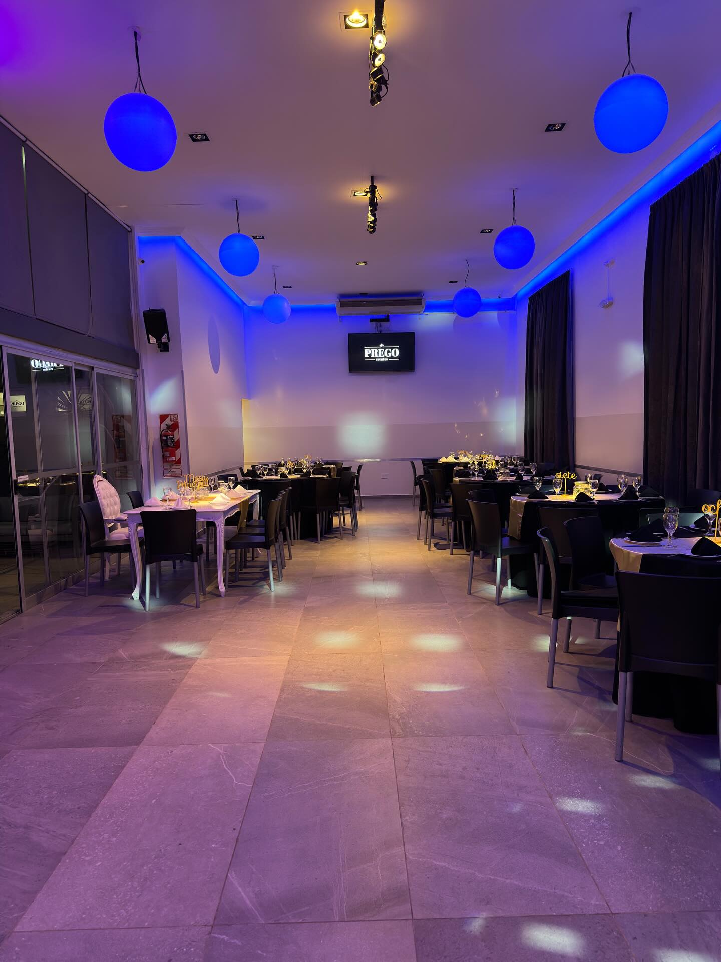 ✨ Calendario 2026 y 2027 ABIERTO ✨
Si estás pensando en festejar en un ambiente cercano, cálido y bien cuidado, este es el momento:
En #PREGO #EVENTOS hacemos todo tipo de celebraciones:
🎉 XV
🎂 Cumpleaños
🎓 Recibidas
💍 Casamientos
🥳 Malones
🏢 Eventos empresariales
Un salón pensado para disfrutar con tus seres queridos
💡 Servicio completo
DJ · sonido · iluminación · catering · fotografía · bebidas
Todo integrado, todo coordinado, todo al nivel que tu evento merece.
💳 Facilidad de pago
Planes en cuotas
Precios especiales al contado
Eventos únicos
Detalles que importan
Recuerdos que quedan.
📲 Escribinos por WhatsApp y asegurá tu fecha
Las fechas vuelan… y las mejores se reservan primero
221 459 5615